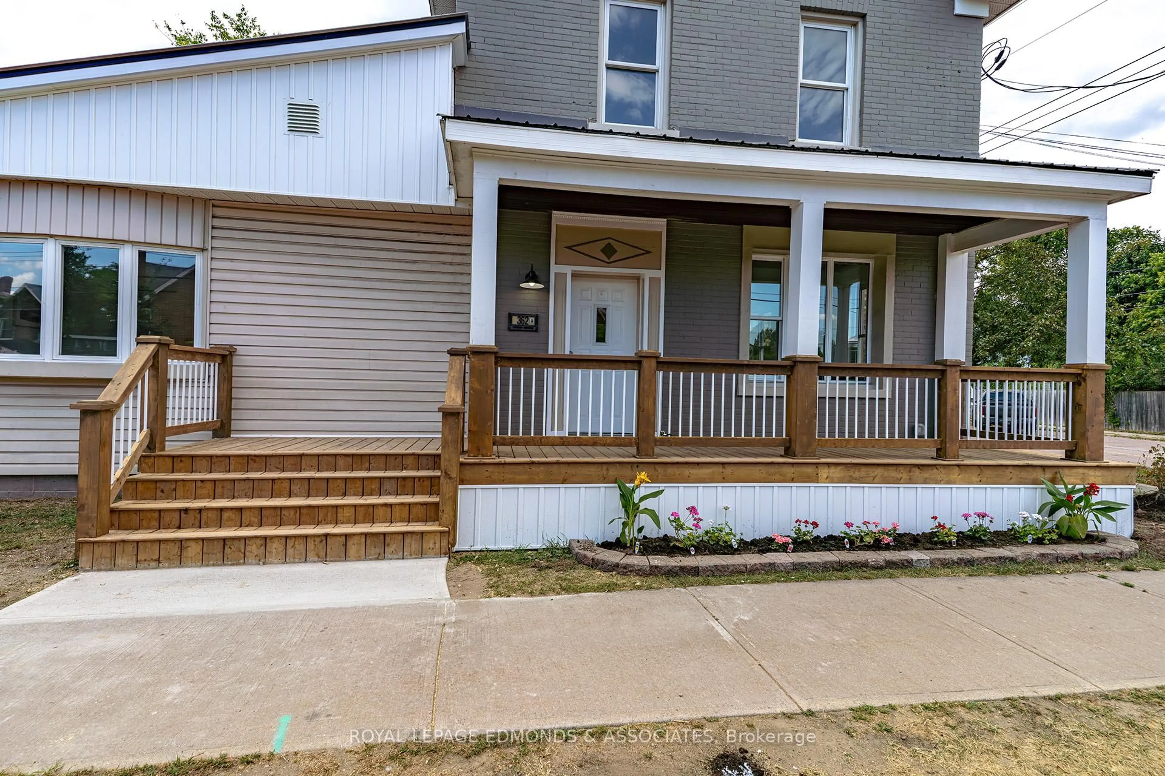 Home with vinyl exterior material, street for 362 Christie St, Pembroke Ontario K8A 4R7