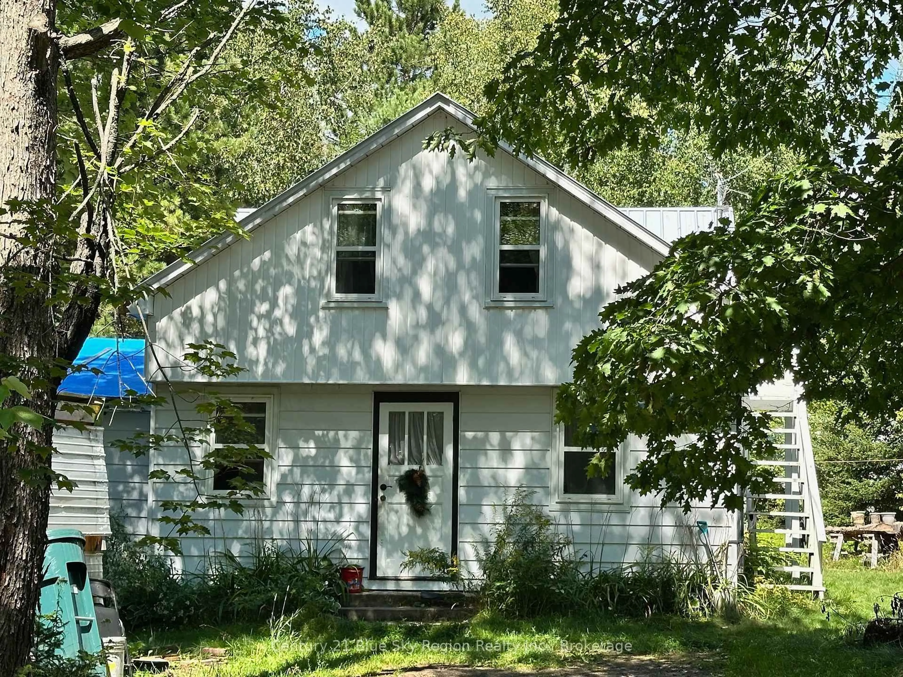 Home with vinyl exterior material, street for 195 Janveau Rd, Papineau-Cameron Ontario P0H 1V0