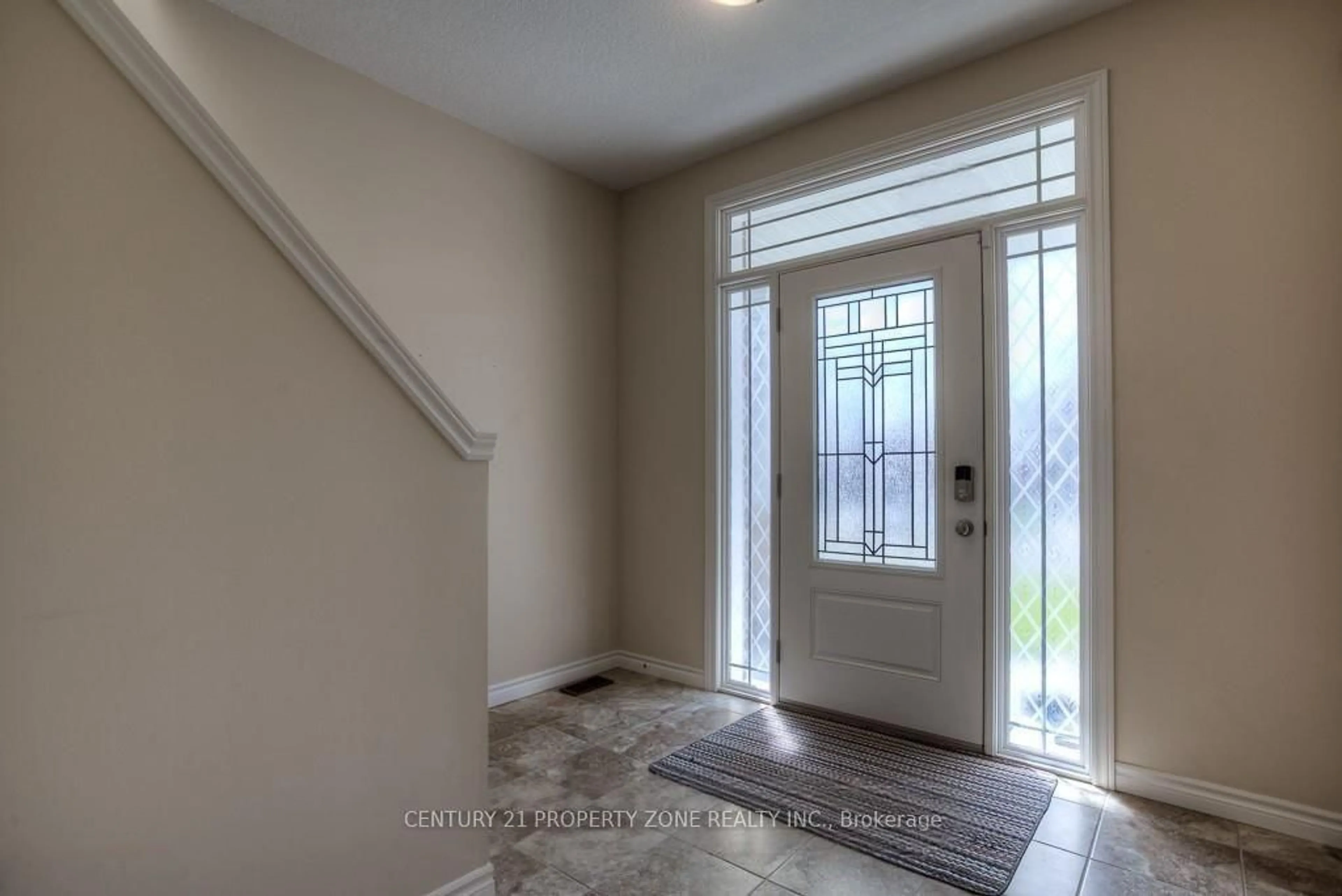 Indoor entryway for 8 Chamberlain Ave, Ingersoll Ontario N5C 3B3