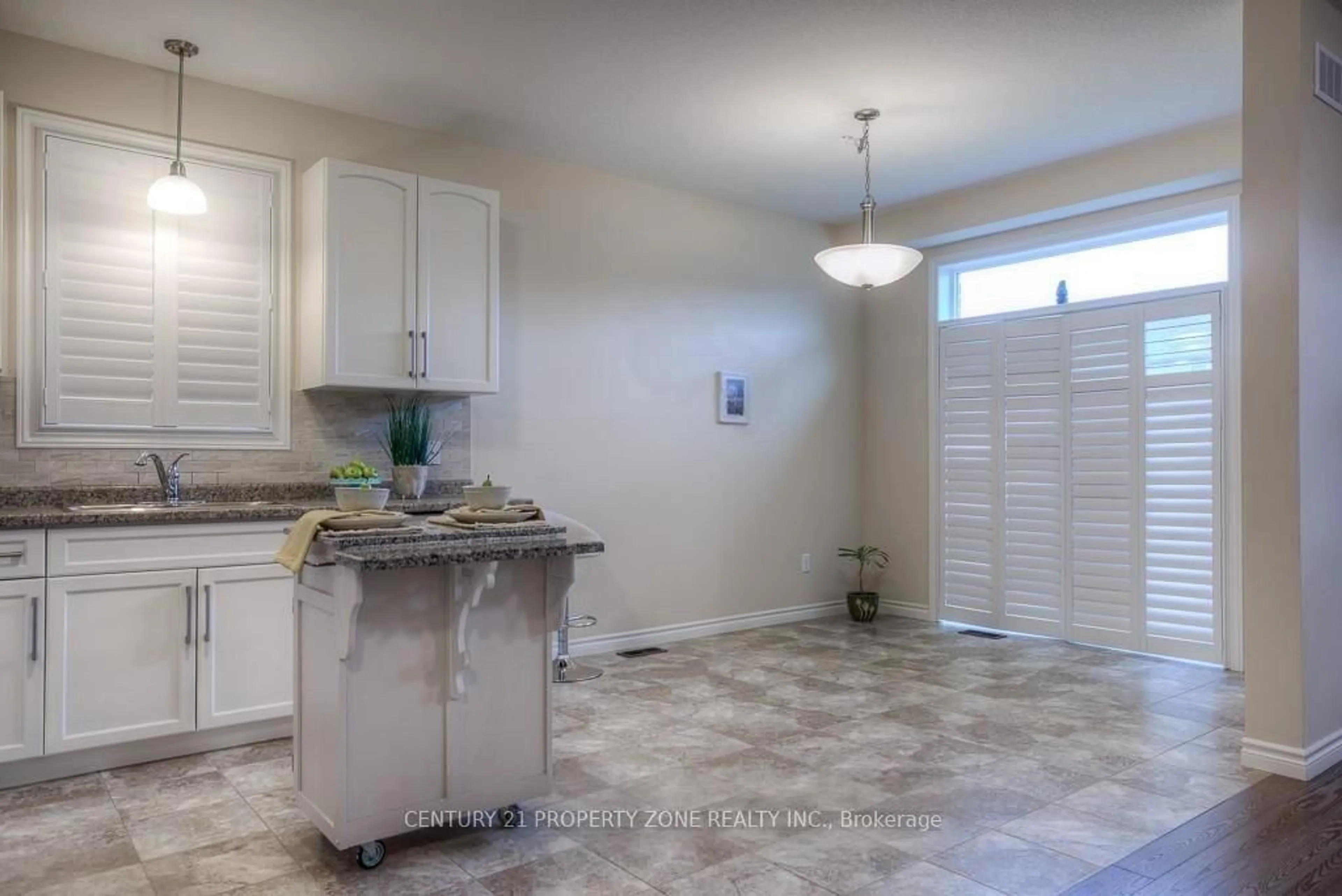 Open concept kitchen, ceramic/tile floor for 8 Chamberlain Ave, Ingersoll Ontario N5C 3B3