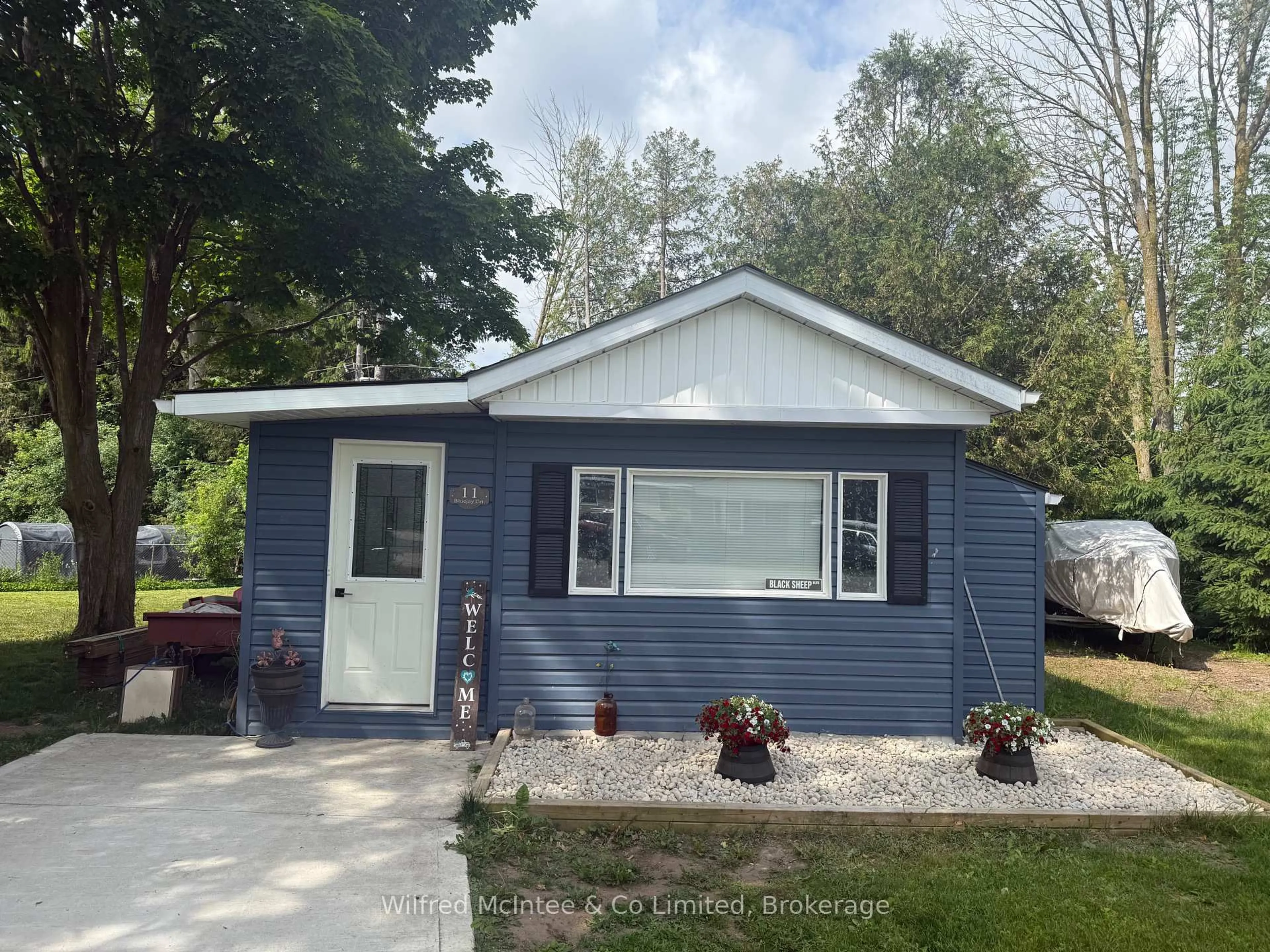 Home with vinyl exterior material, street for 11 Bluejay Crt, Brockton Ontario N0G 2V0