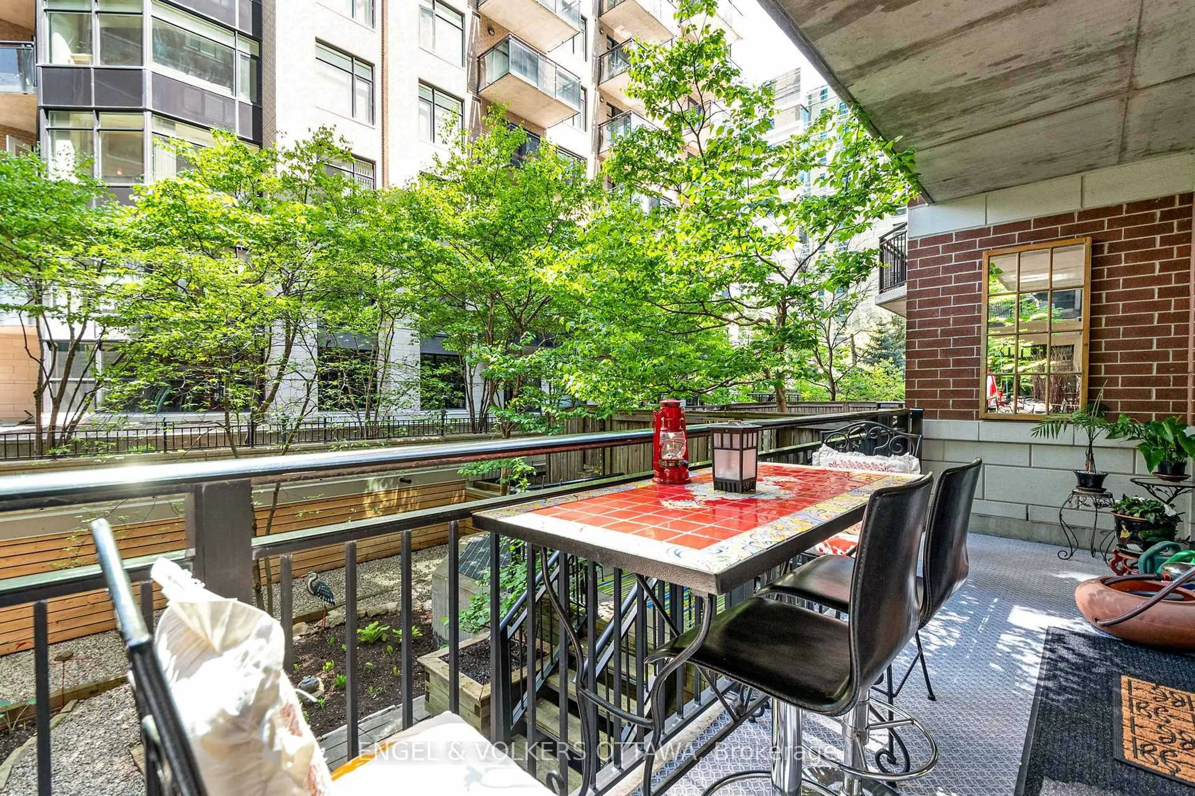 Patio, street for 375 Lisgar St #203, Ottawa Ontario K2P 0E3