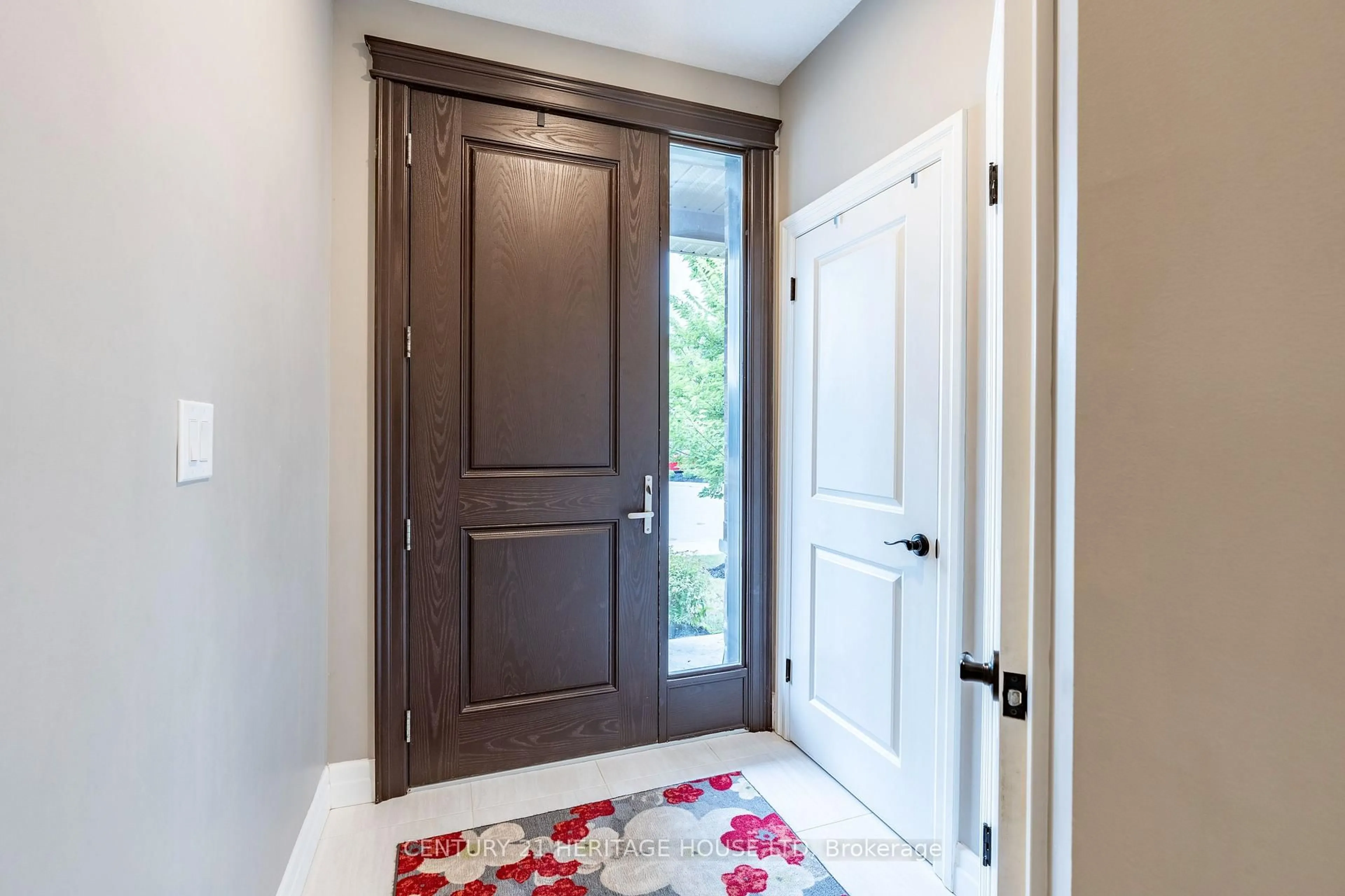 Indoor entryway for 50 Bute St #5, North Dumfries Ontario N0B 1E0
