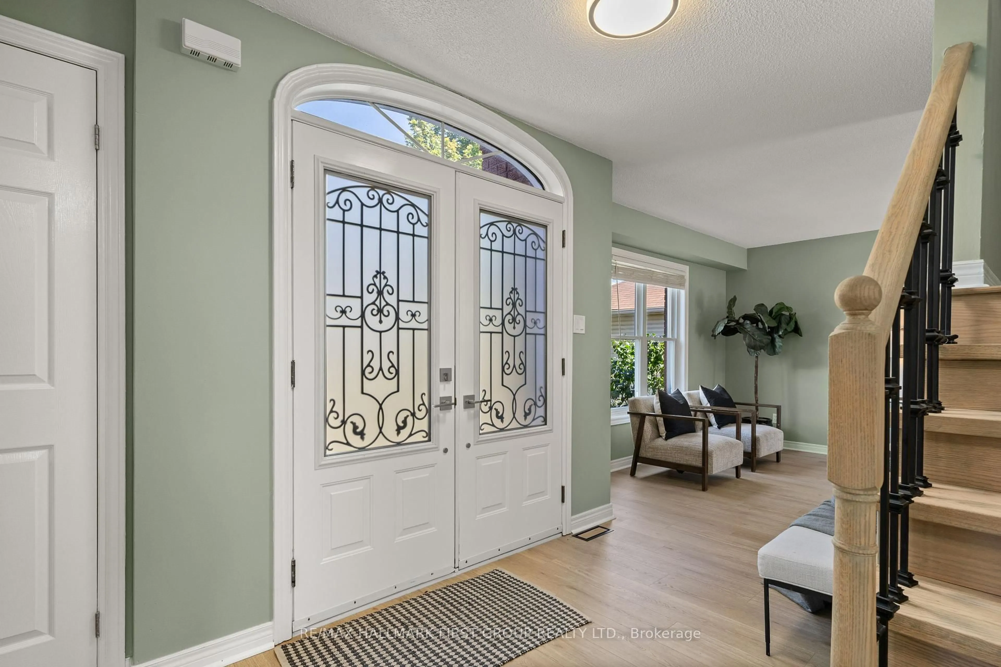 Indoor entryway for 723 Carlisle St, Cobourg Ontario K9A 5E6