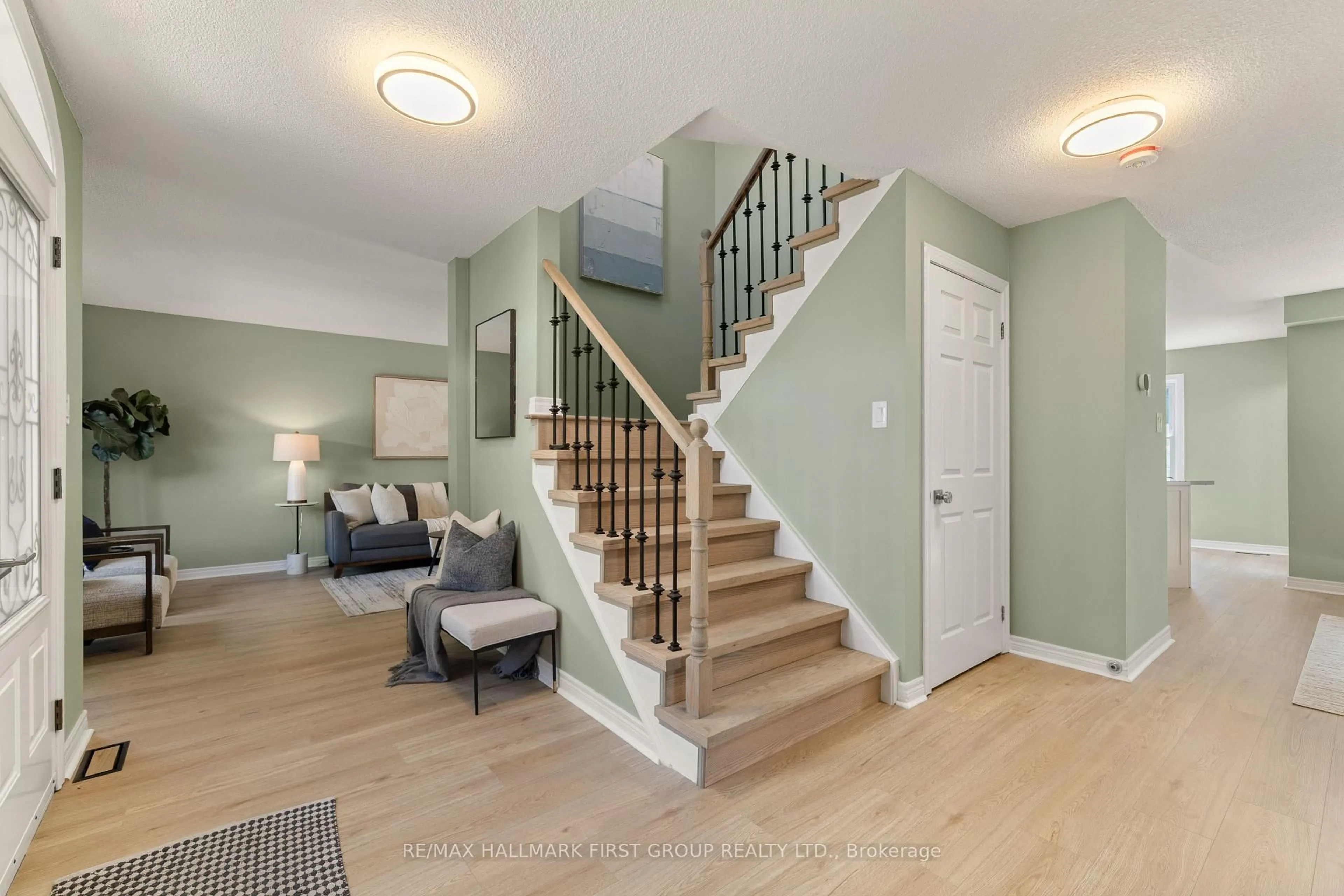 Indoor entryway for 723 Carlisle St, Cobourg Ontario K9A 5E6