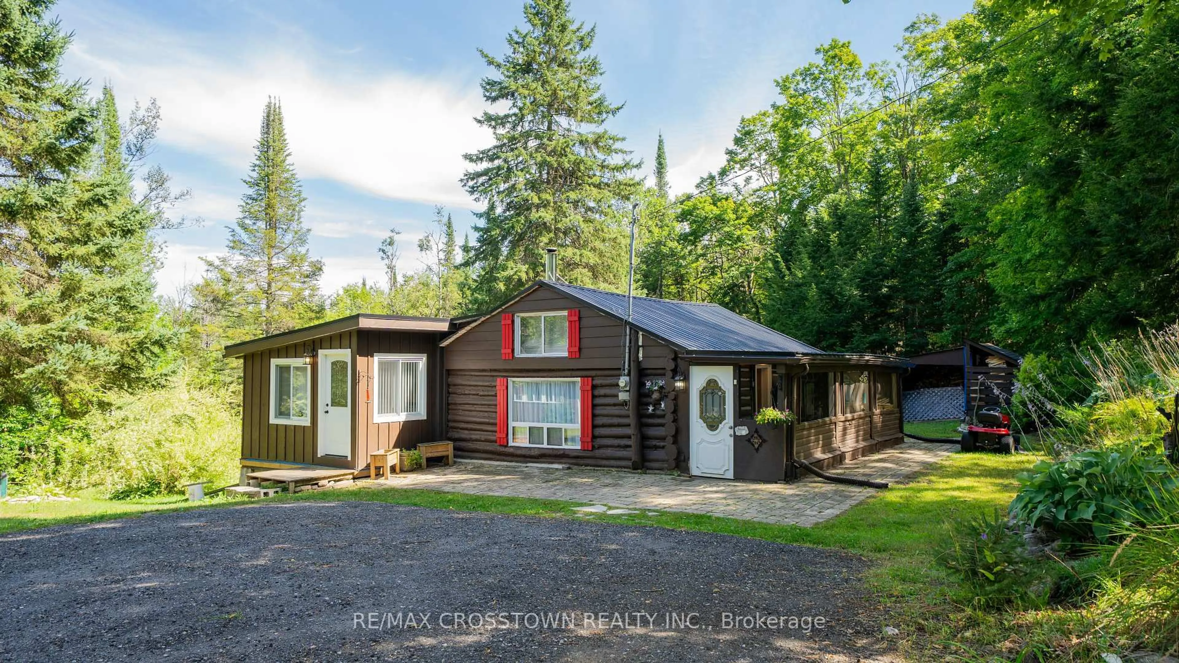 A pic from outside/outdoor area/front of a property/back of a property/a pic from drone, street for 1161 Uffington Rd, Bracebridge Ontario P1L 1X1