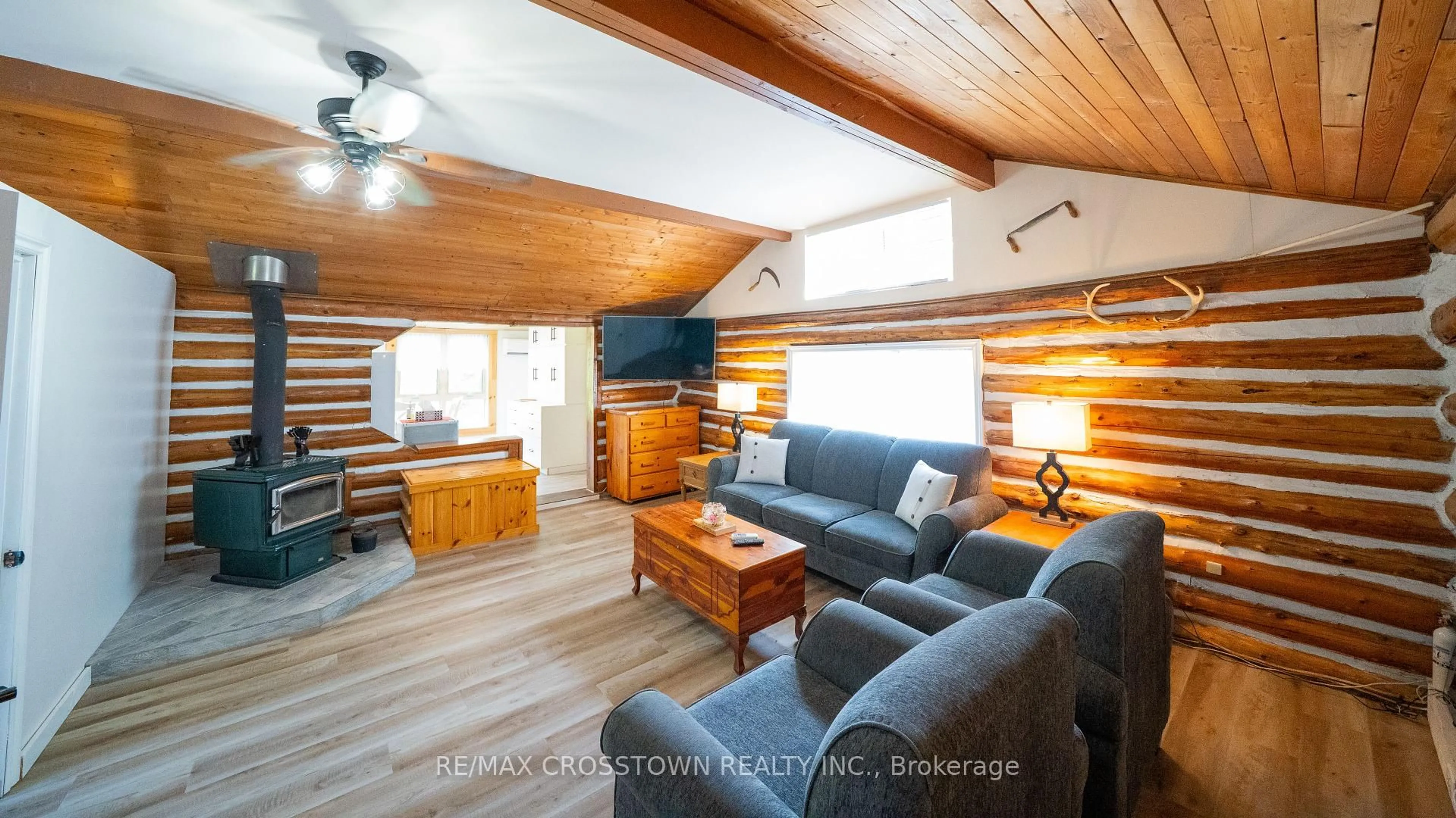 Living room with furniture, wood/laminate floor for 1161 Uffington Rd, Bracebridge Ontario P1L 1X1