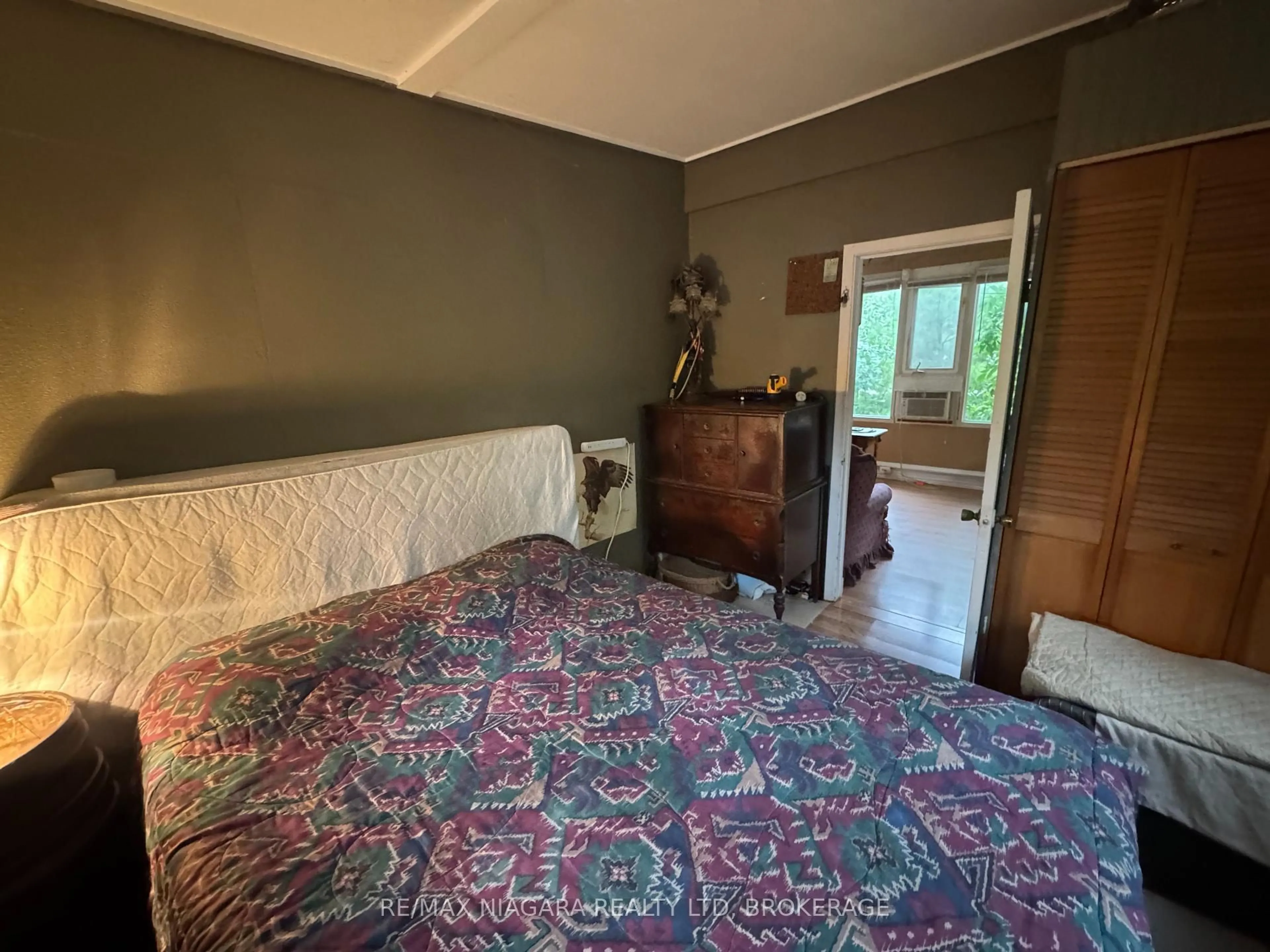 A pic of a room for 1640 Dominion Rd, Fort Erie Ontario L2A 5M4