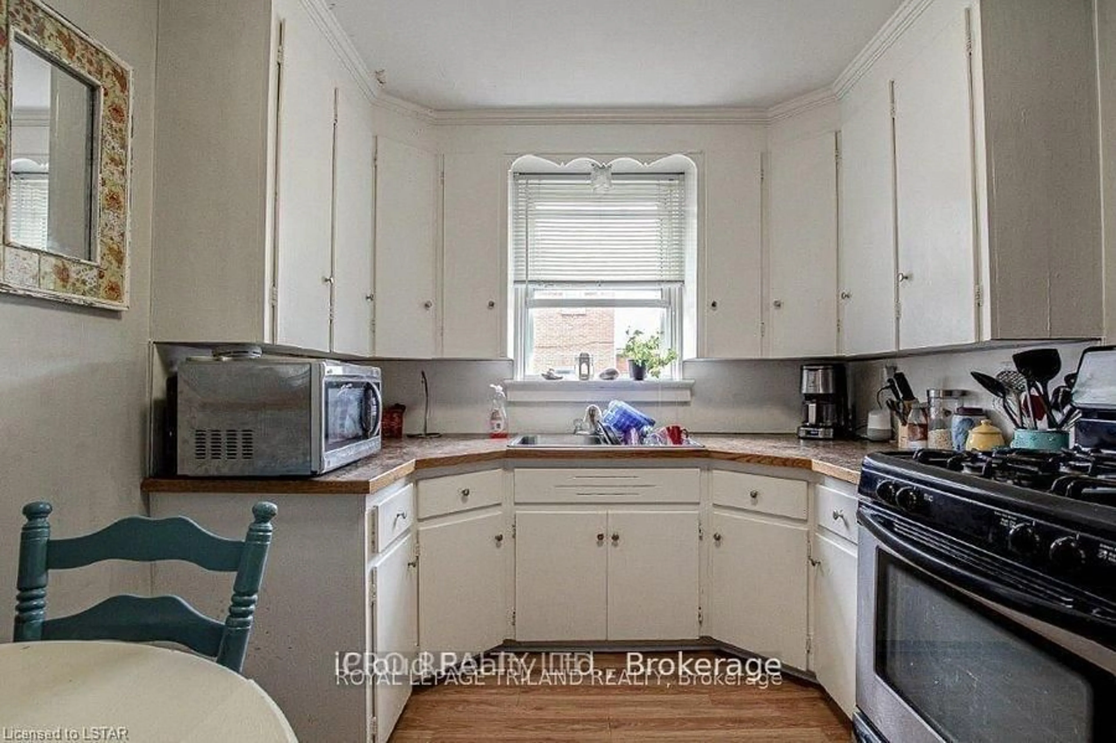Standard kitchen, unknown for 332 Colborne St, Central Elgin Ontario N5L 1B3