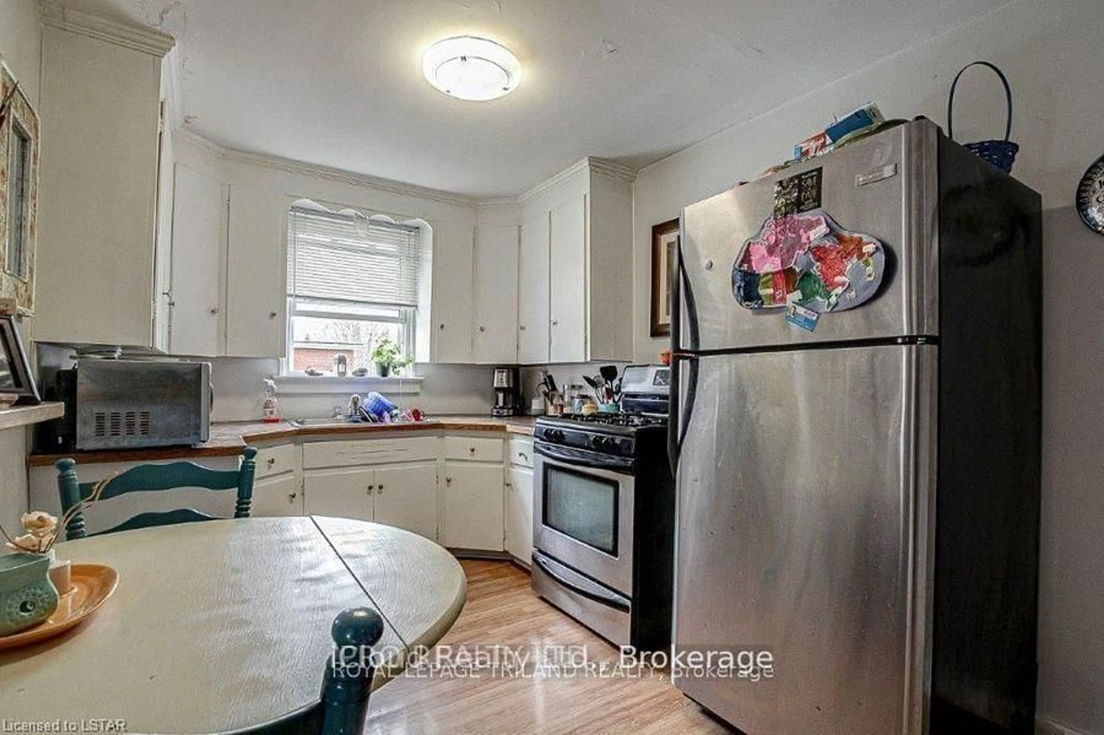 Standard kitchen, unknown for 332 Colborne St, Central Elgin Ontario N5L 1B3