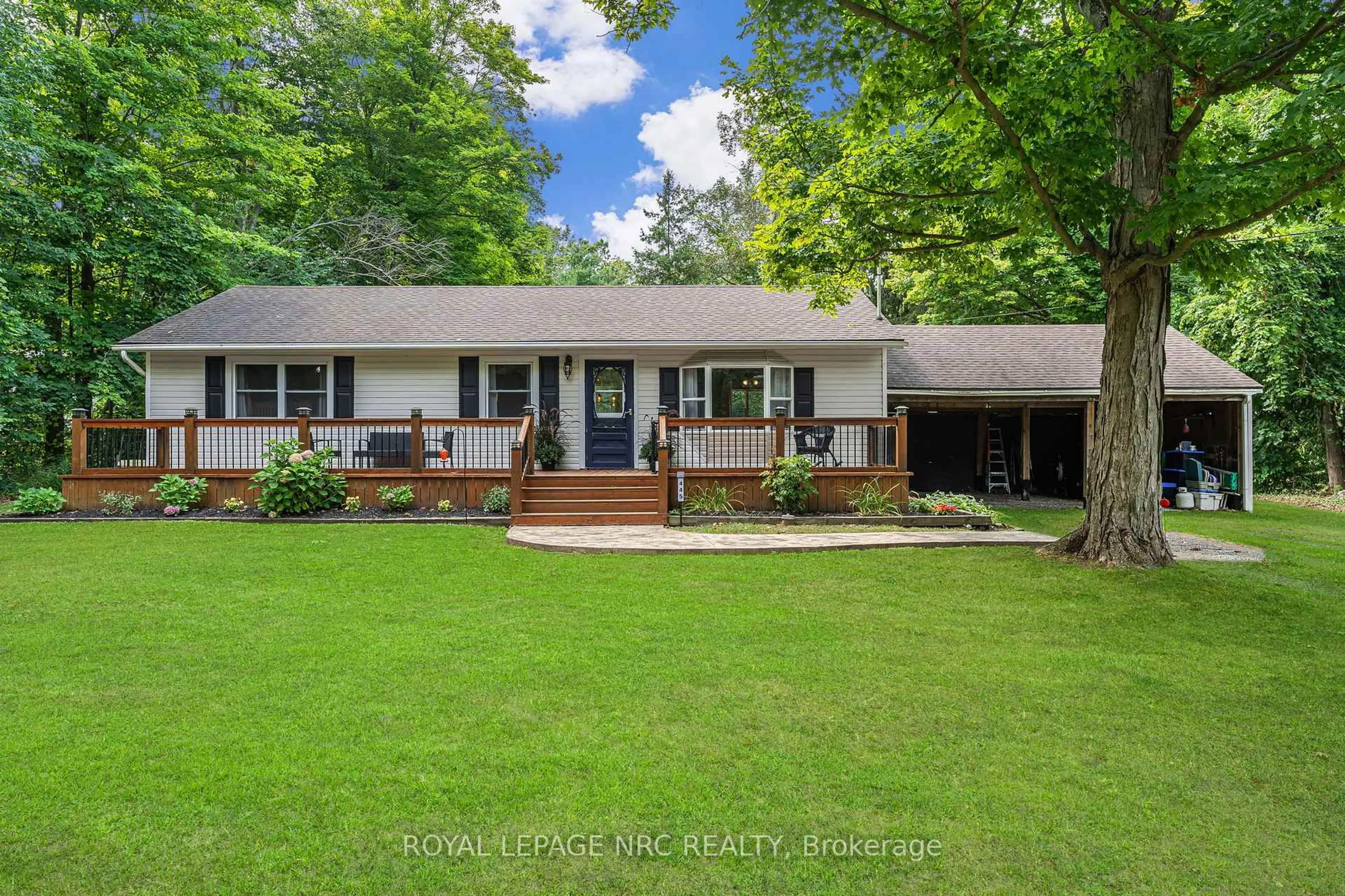 A pic from outside/outdoor area/front of a property/back of a property/a pic from drone, water/lake/river/ocean view for 445 Gloria Rd, Fort Erie Ontario L0S 1N0