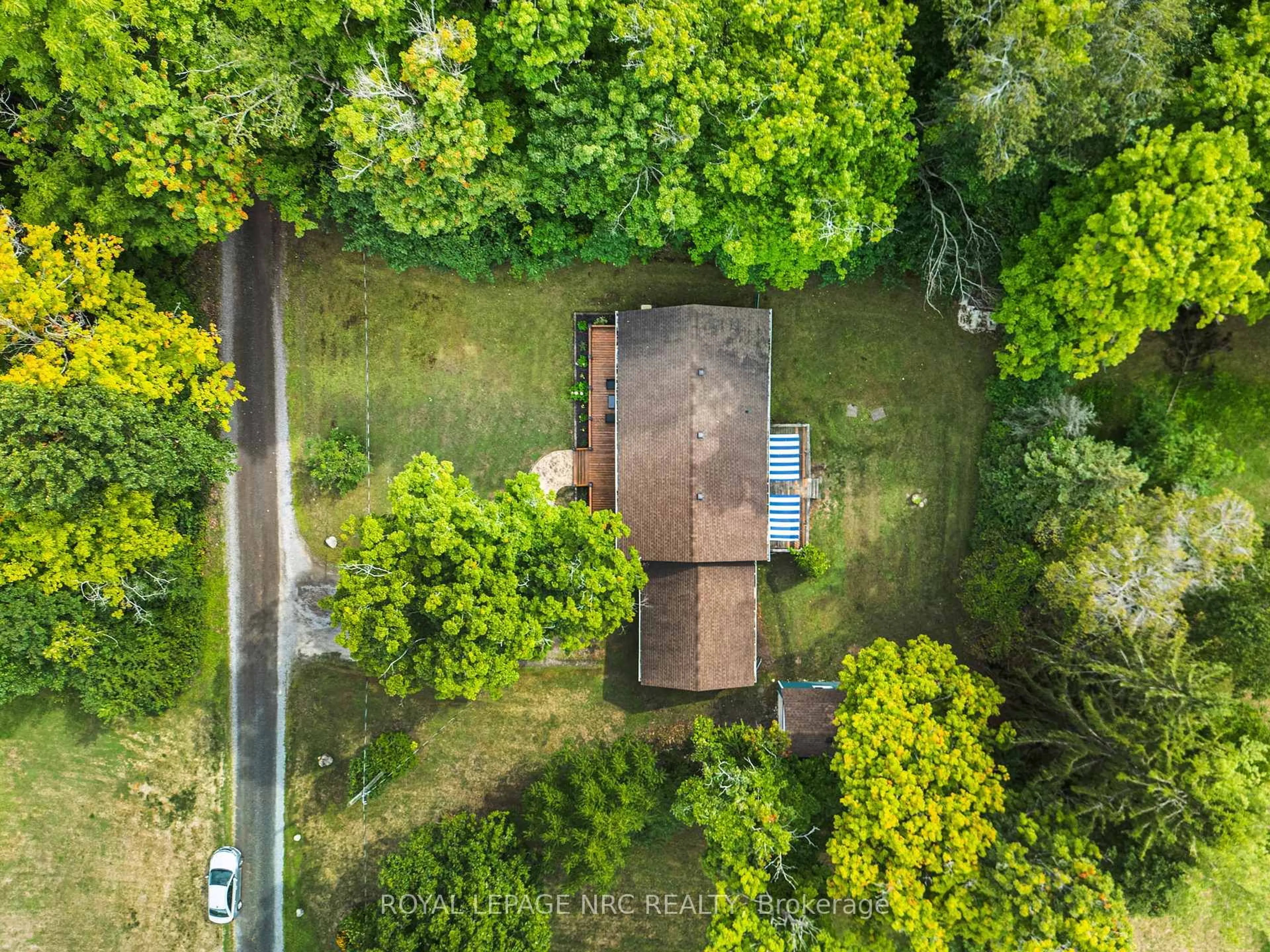 A pic from outside/outdoor area/front of a property/back of a property/a pic from drone, forest/trees view for 445 Gloria Rd, Fort Erie Ontario L0S 1N0