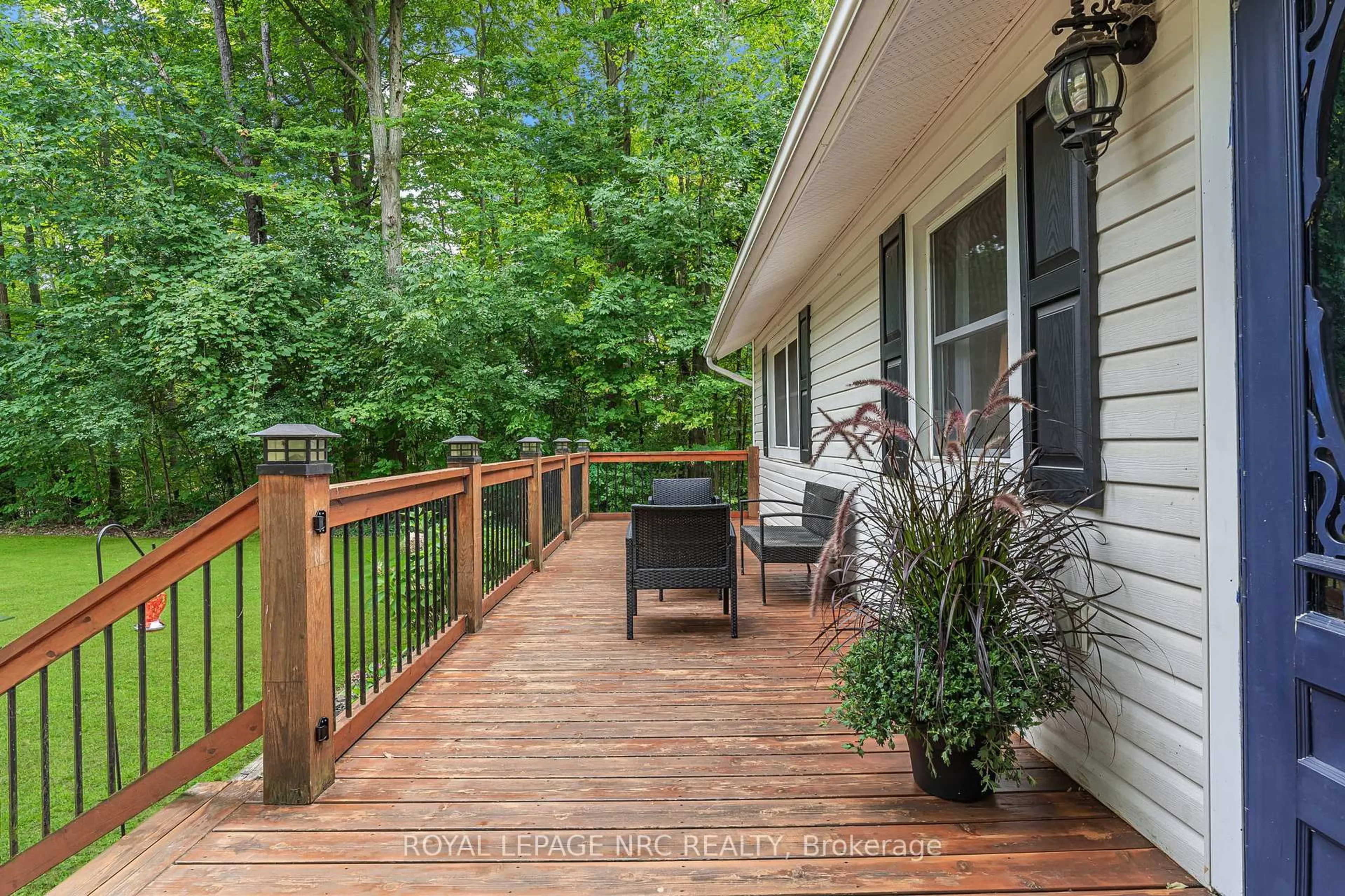 Patio, unknown for 445 Gloria Rd, Fort Erie Ontario L0S 1N0