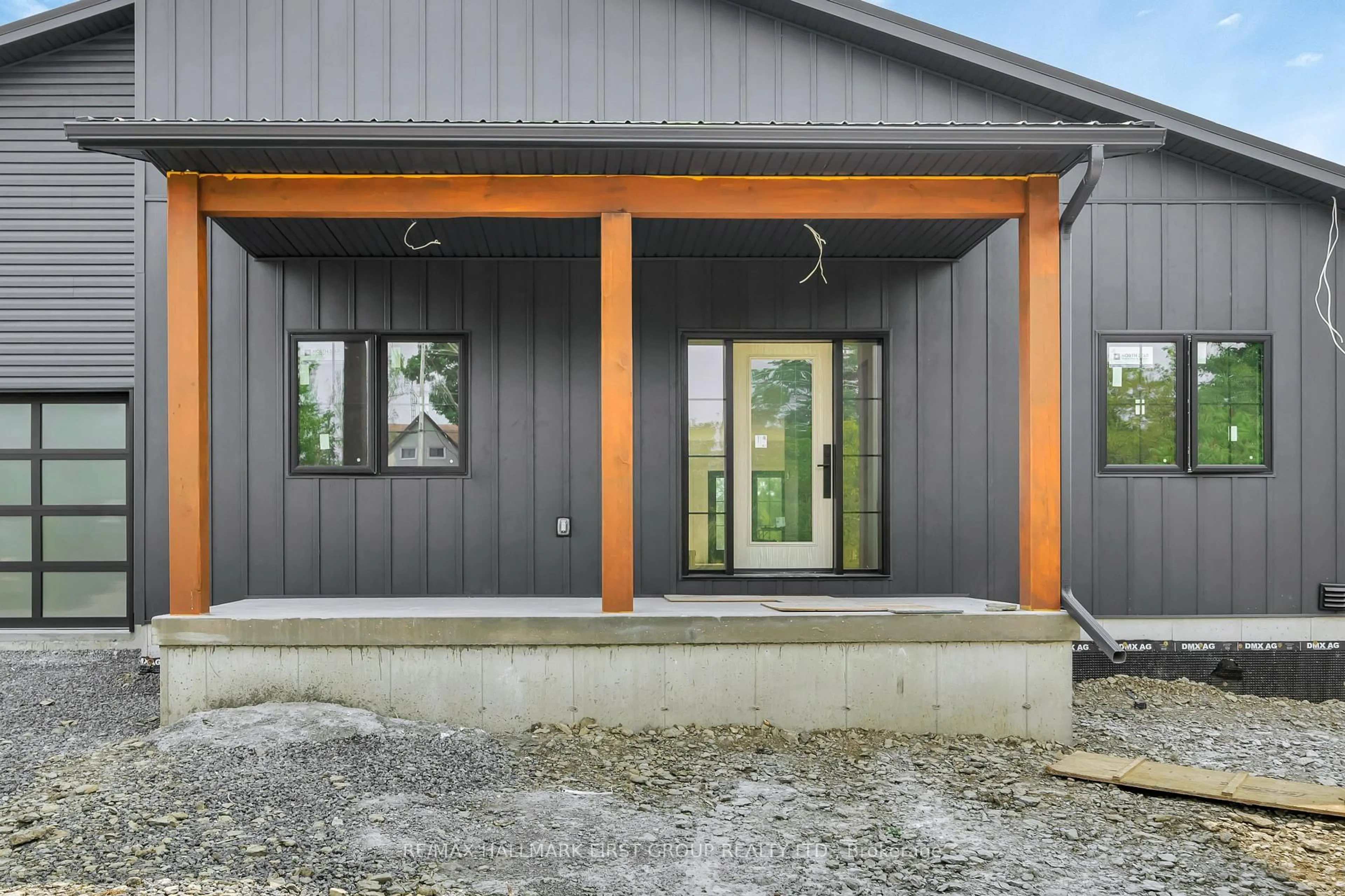 Indoor entryway for 19115 Loyalist Pkwy, Prince Edward County Ontario K0K 1T0