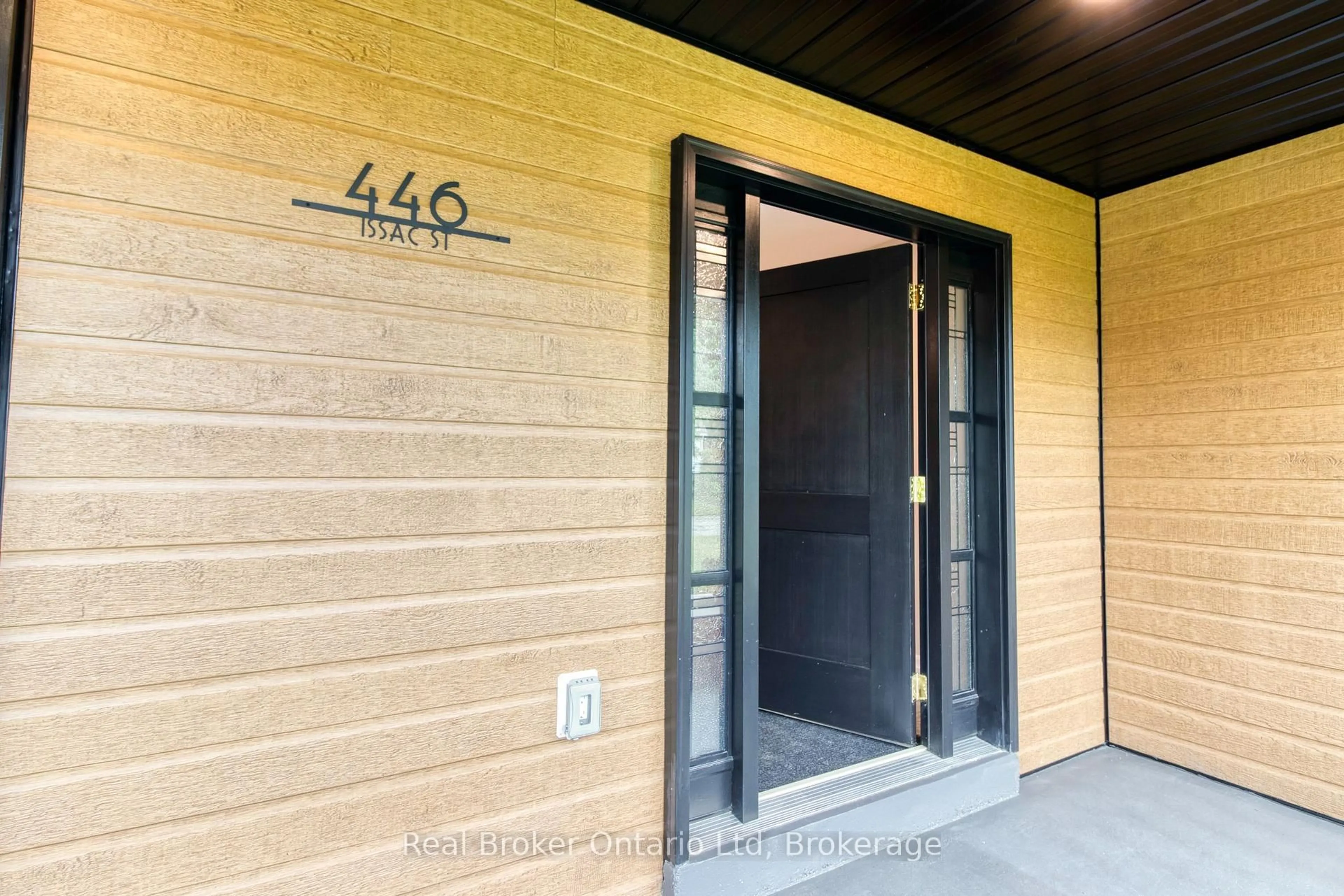 Indoor entryway for 446 Isaac St, South Bruce Peninsula Ontario N0H 2T0