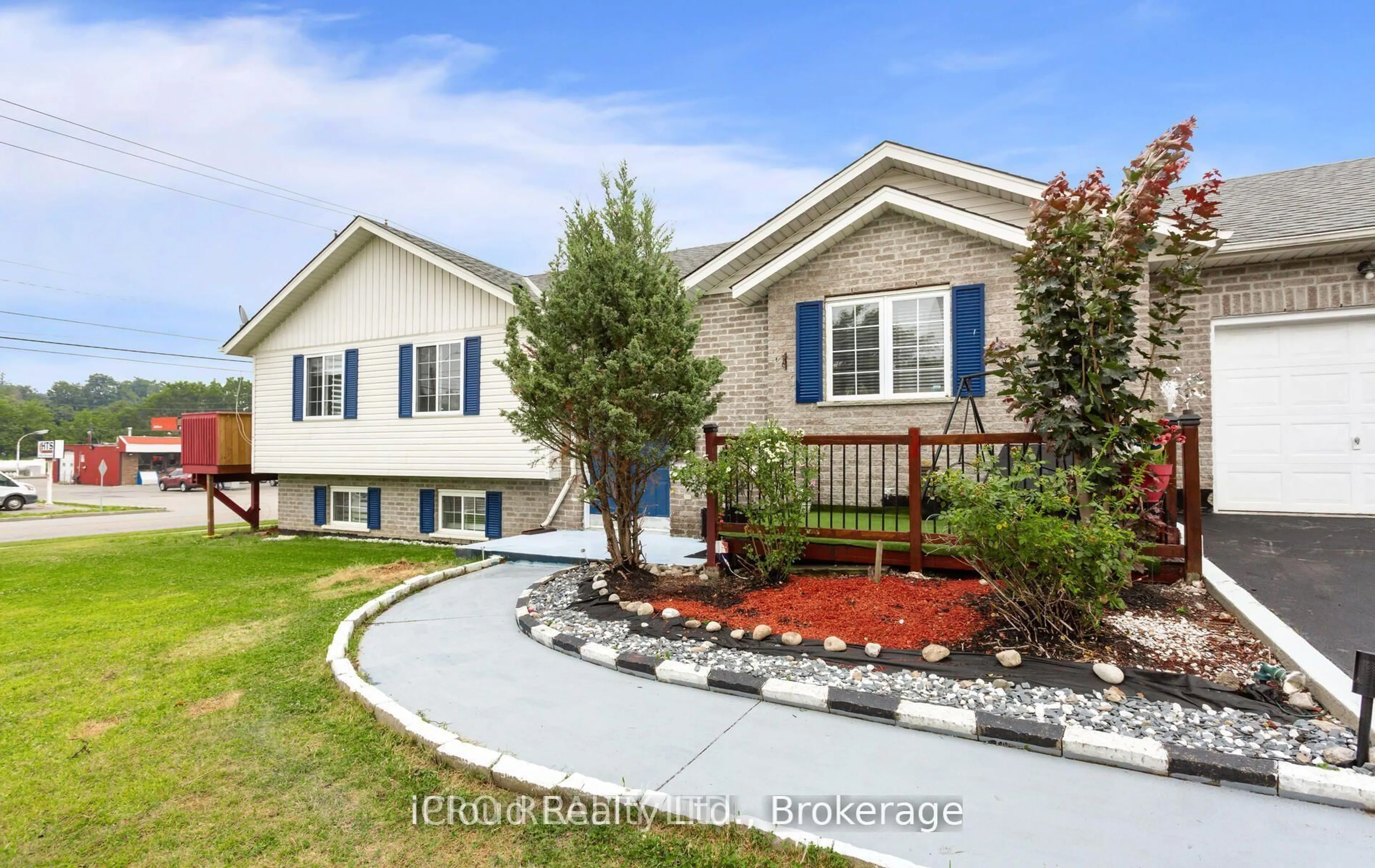 Home with vinyl exterior material, street for 50 Galt Ave, Cambridge Ontario N1R 8N5