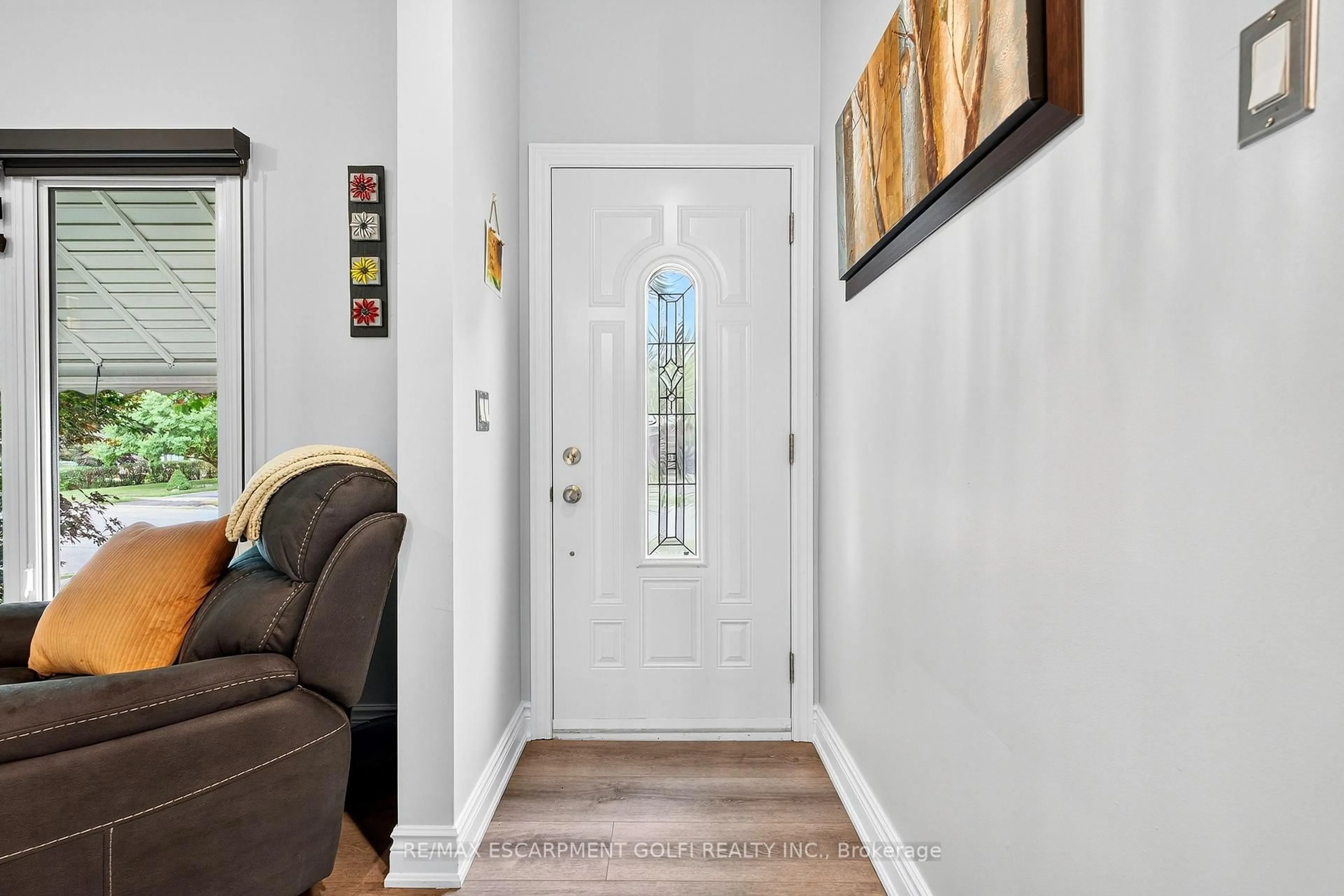 Indoor entryway for 4542 Nancy Dr, Niagara Falls Ontario L2E 5L1