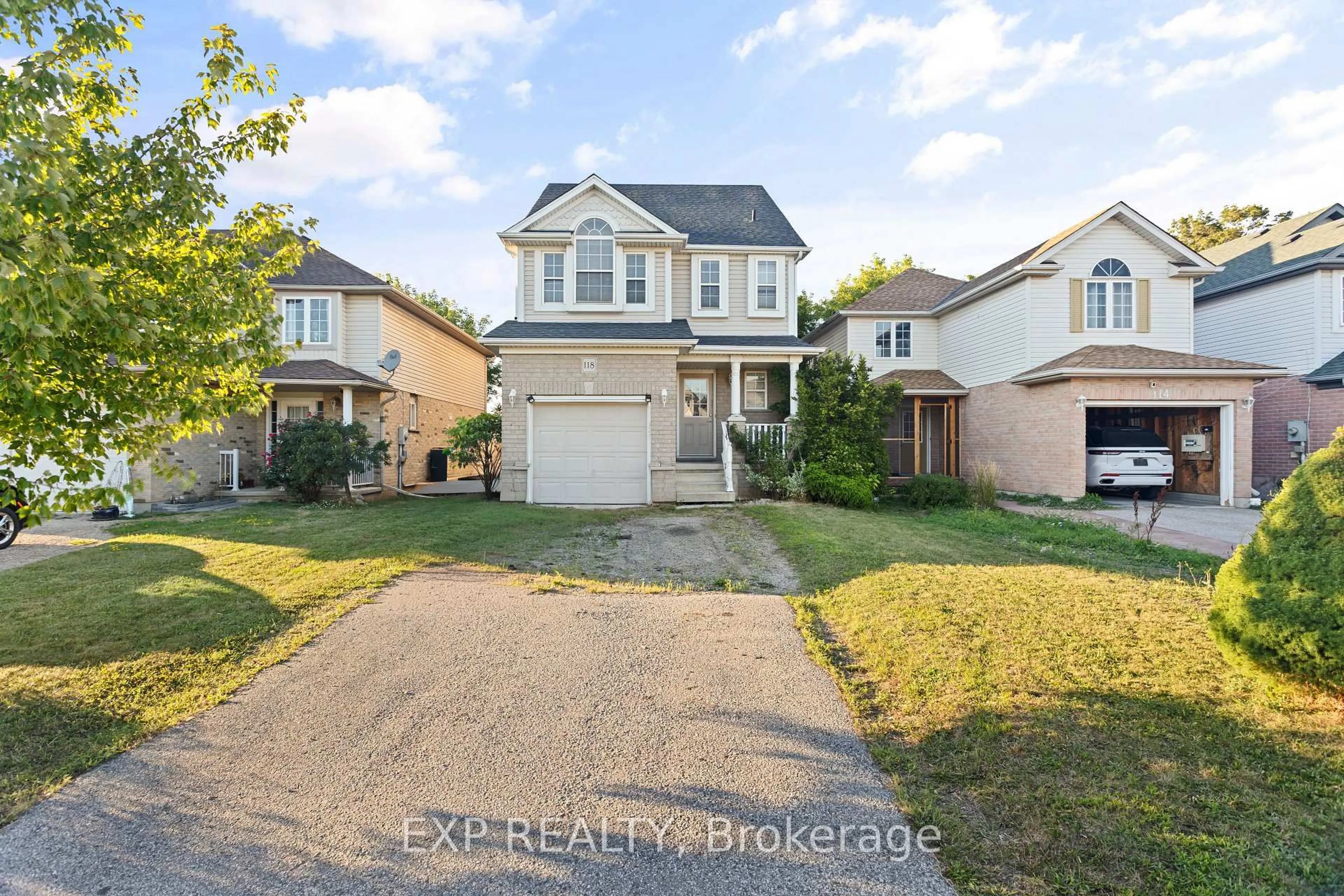 A pic from outside/outdoor area/front of a property/back of a property/a pic from drone, street for 118 Chateau Cres, Cambridge Ontario N3H 5S3