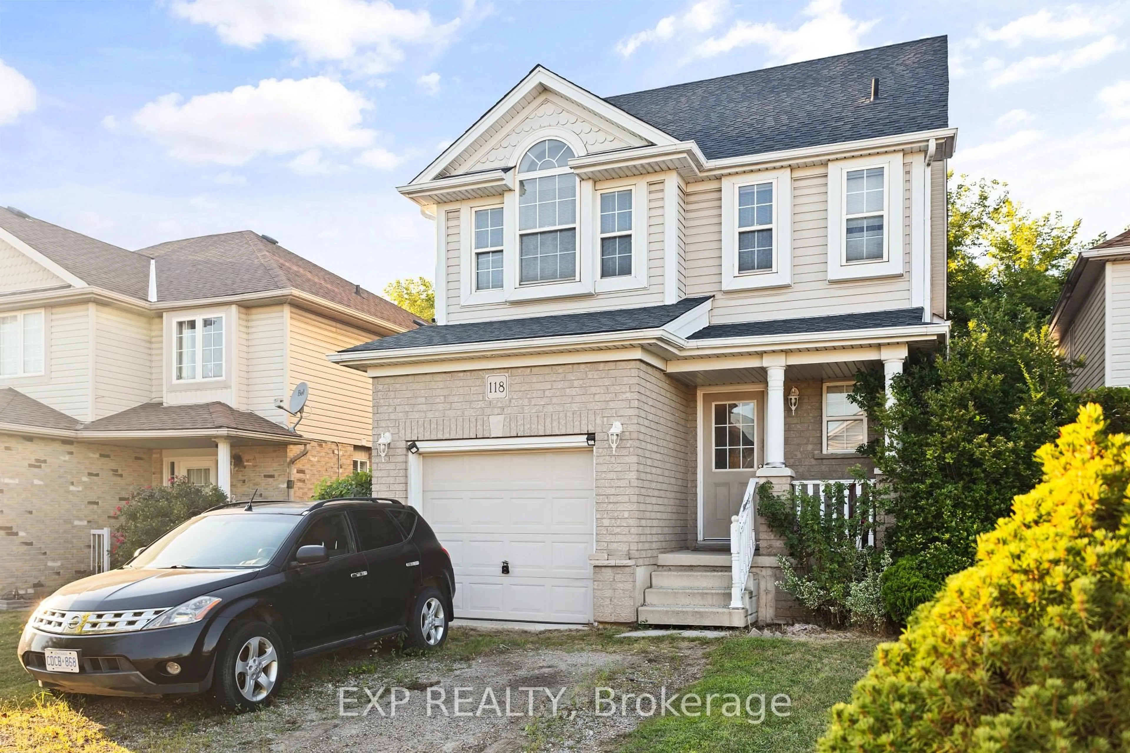 Home with vinyl exterior material, street for 118 Chateau Cres, Cambridge Ontario N3H 5S3