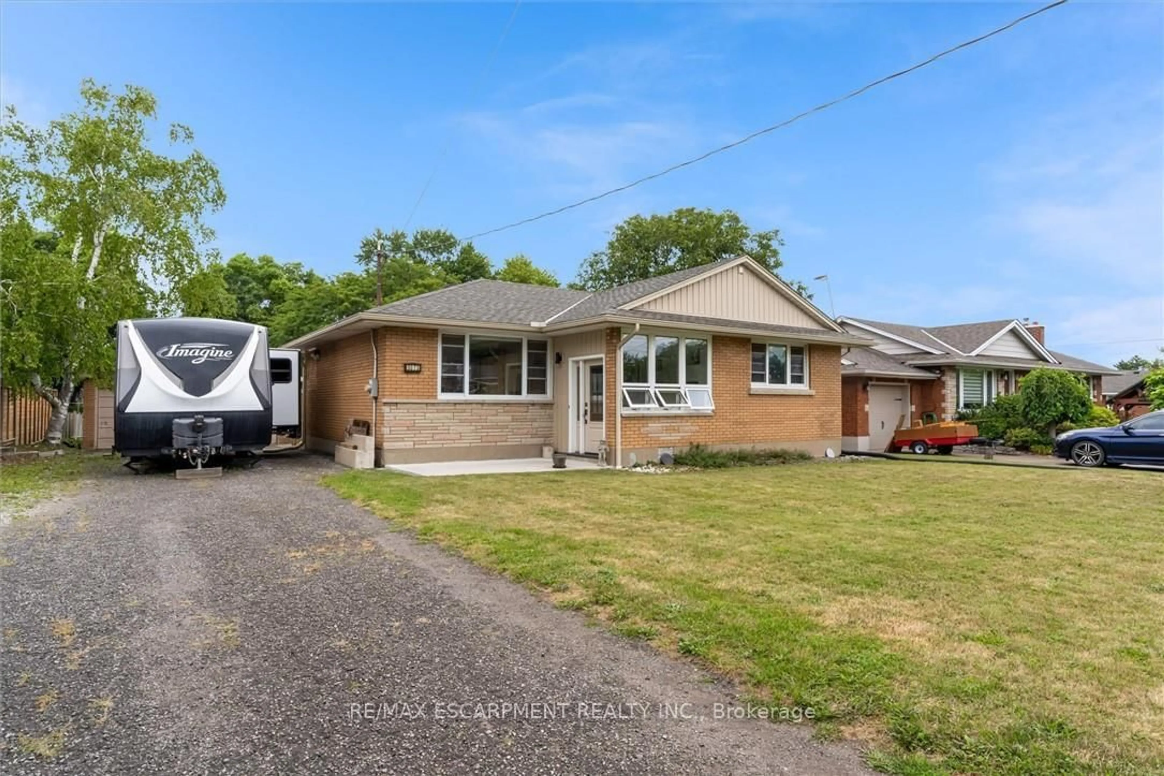 Home with brick exterior material, street for 5073 Charles St, Lincoln Ontario L3J 0K5