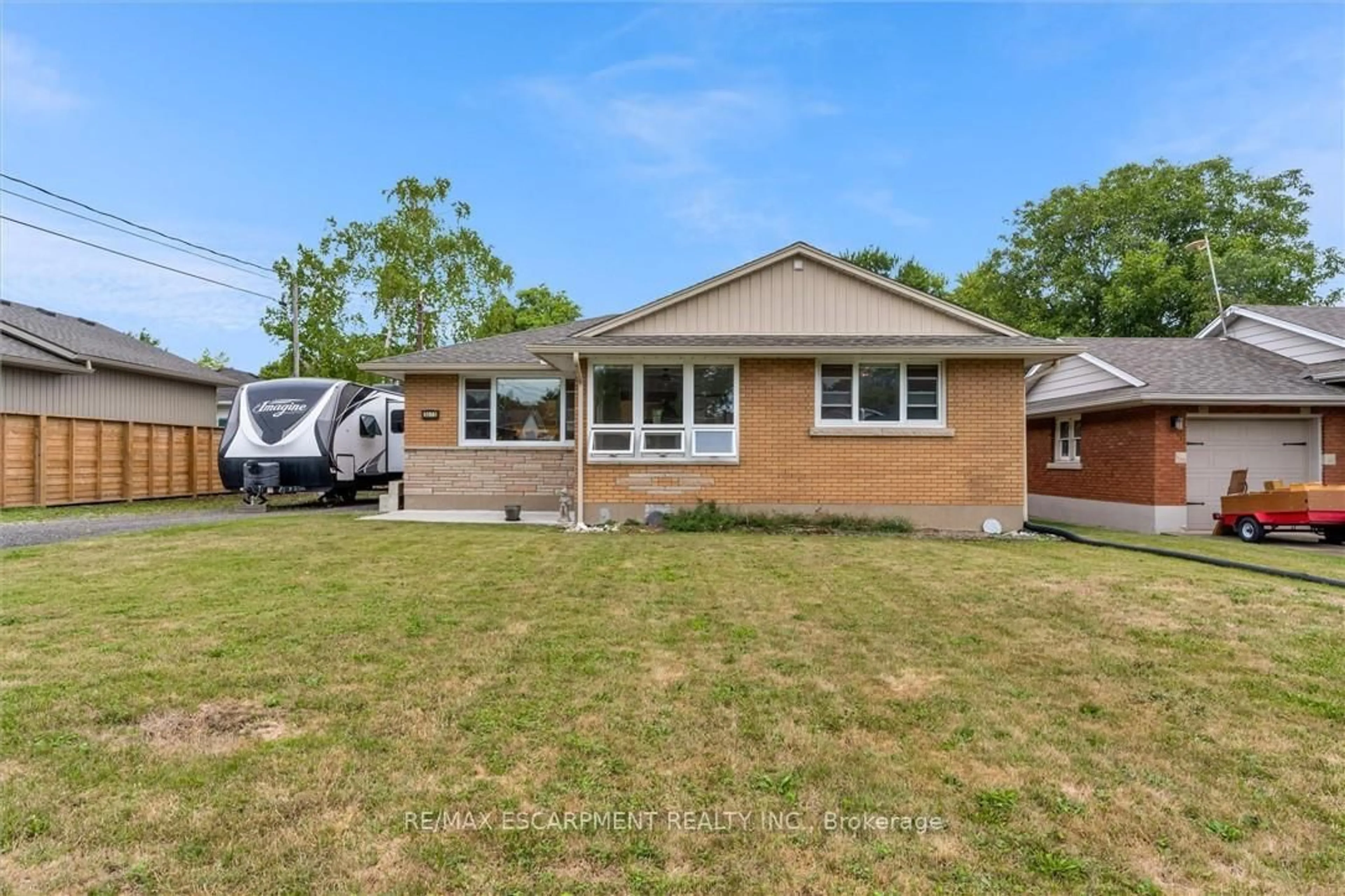 Home with brick exterior material, street for 5073 Charles St, Lincoln Ontario L3J 0K5