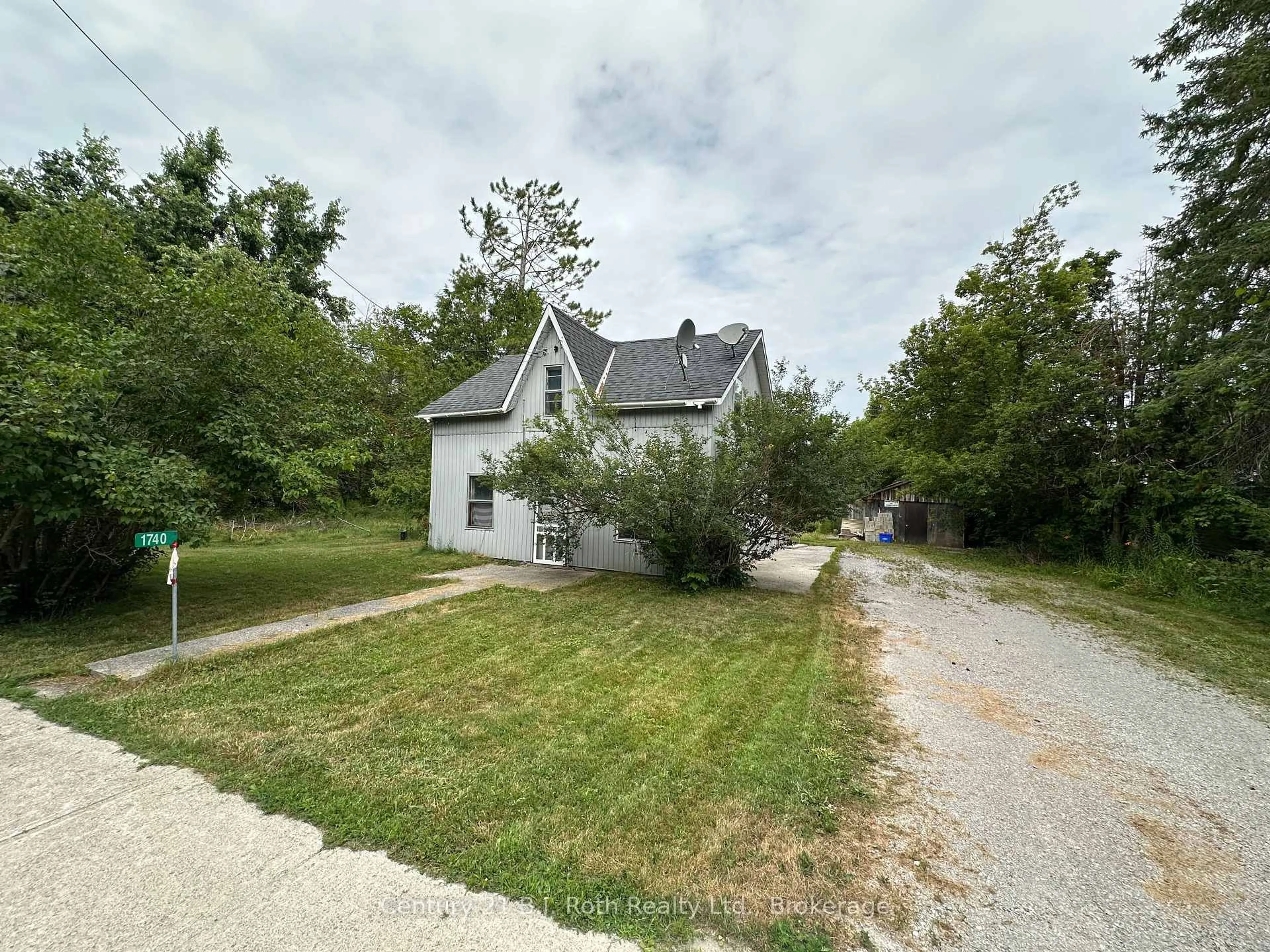 A pic from outside/outdoor area/front of a property/back of a property/a pic from drone, street for 1740 Kirkfield Rd, Kawartha Lakes Ontario K0M 2B0
