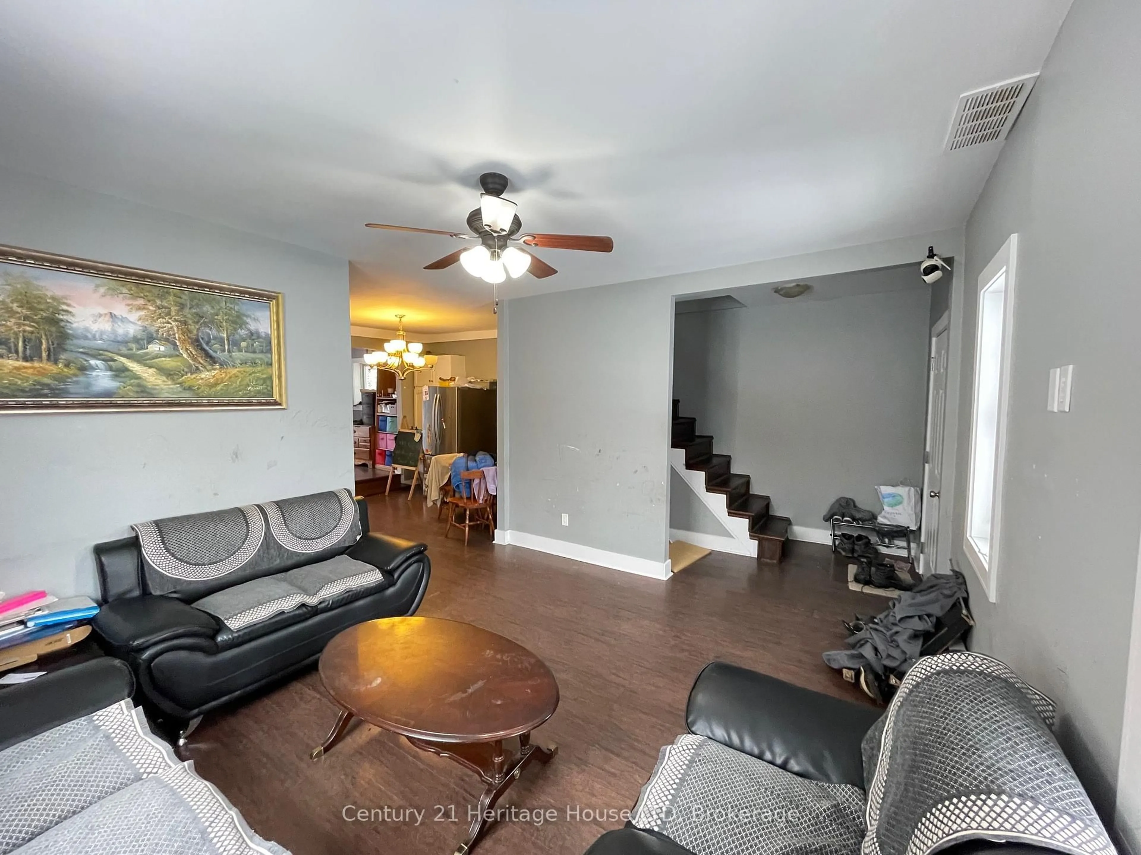 Living room with furniture, unknown for 42 Forsythe St, Fort Erie Ontario L2A 1X2