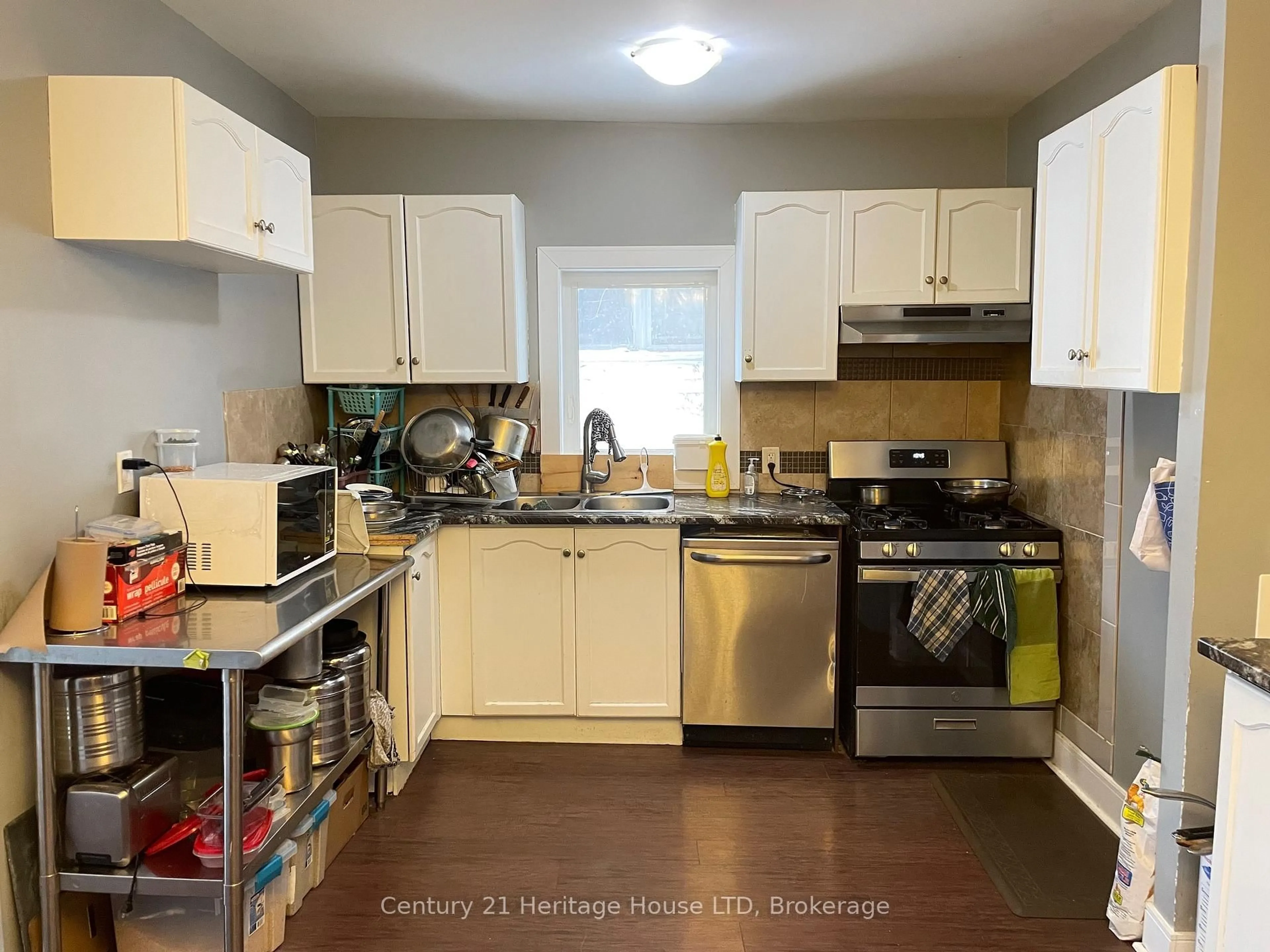 Standard kitchen, unknown for 42 Forsythe St, Fort Erie Ontario L2A 1X2