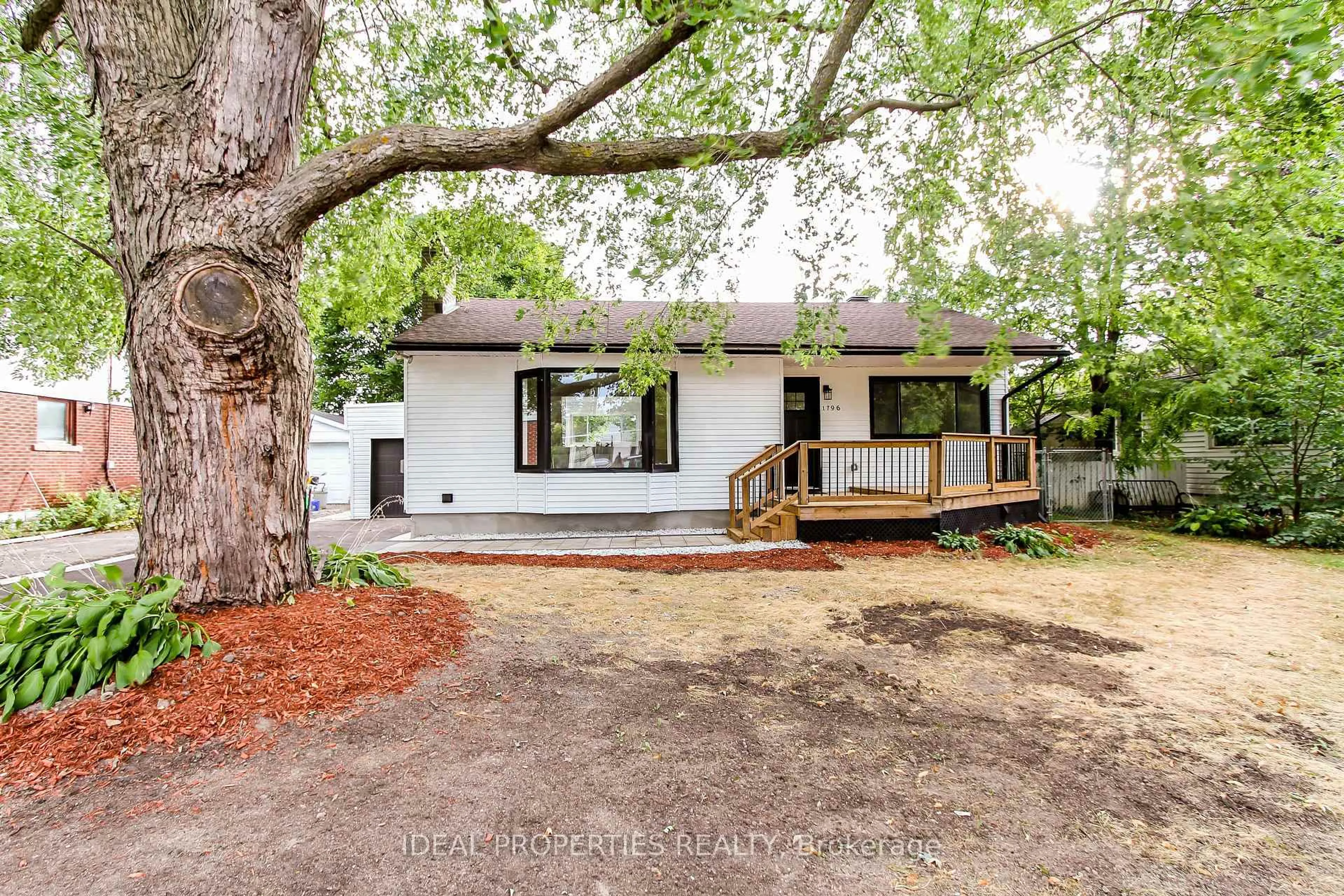 Unknown for 1796 Saunderson Dr, Ottawa Ontario K1G 2C2