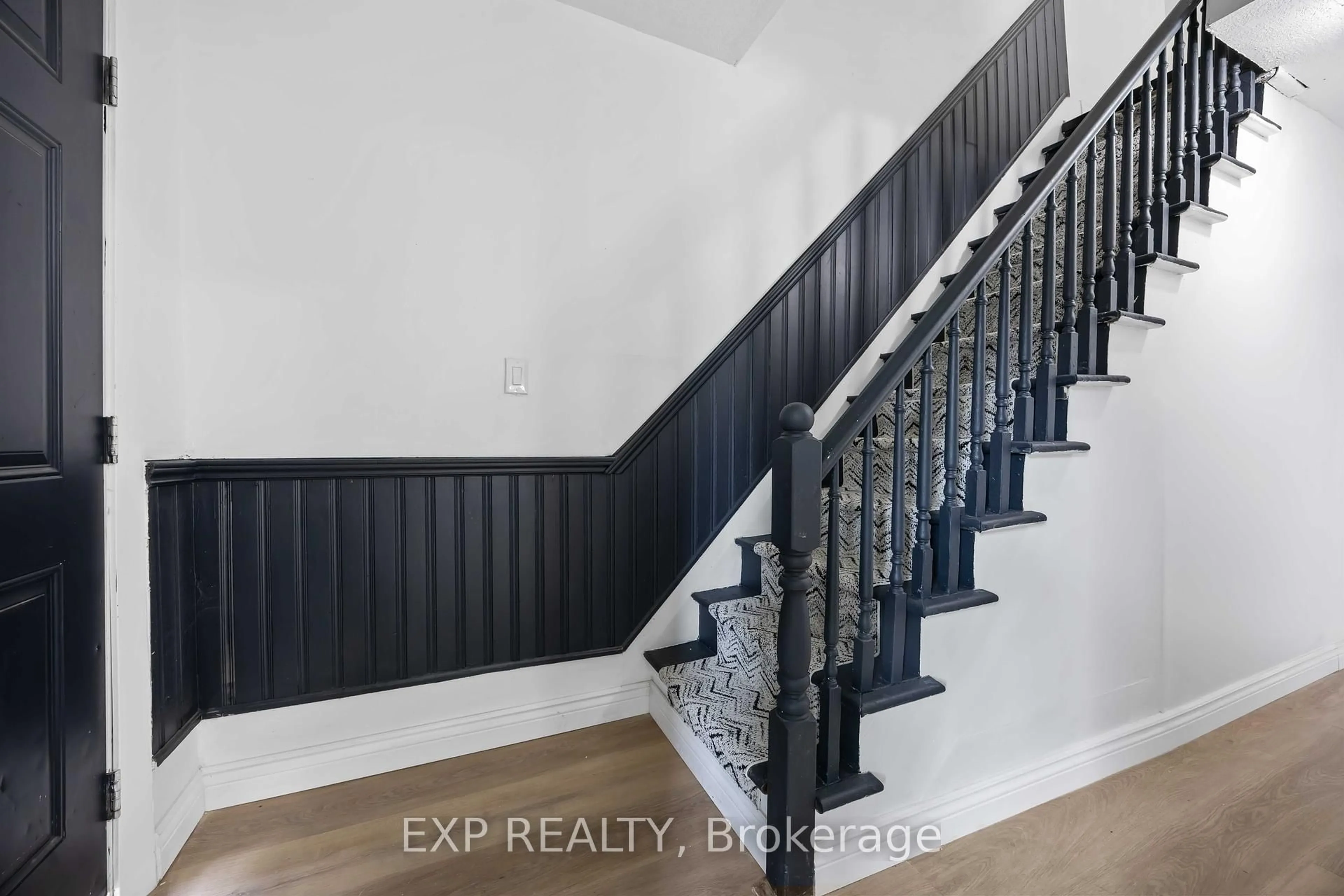 Indoor entryway for 173 Brock St, Sarnia Ontario N7T 2W3