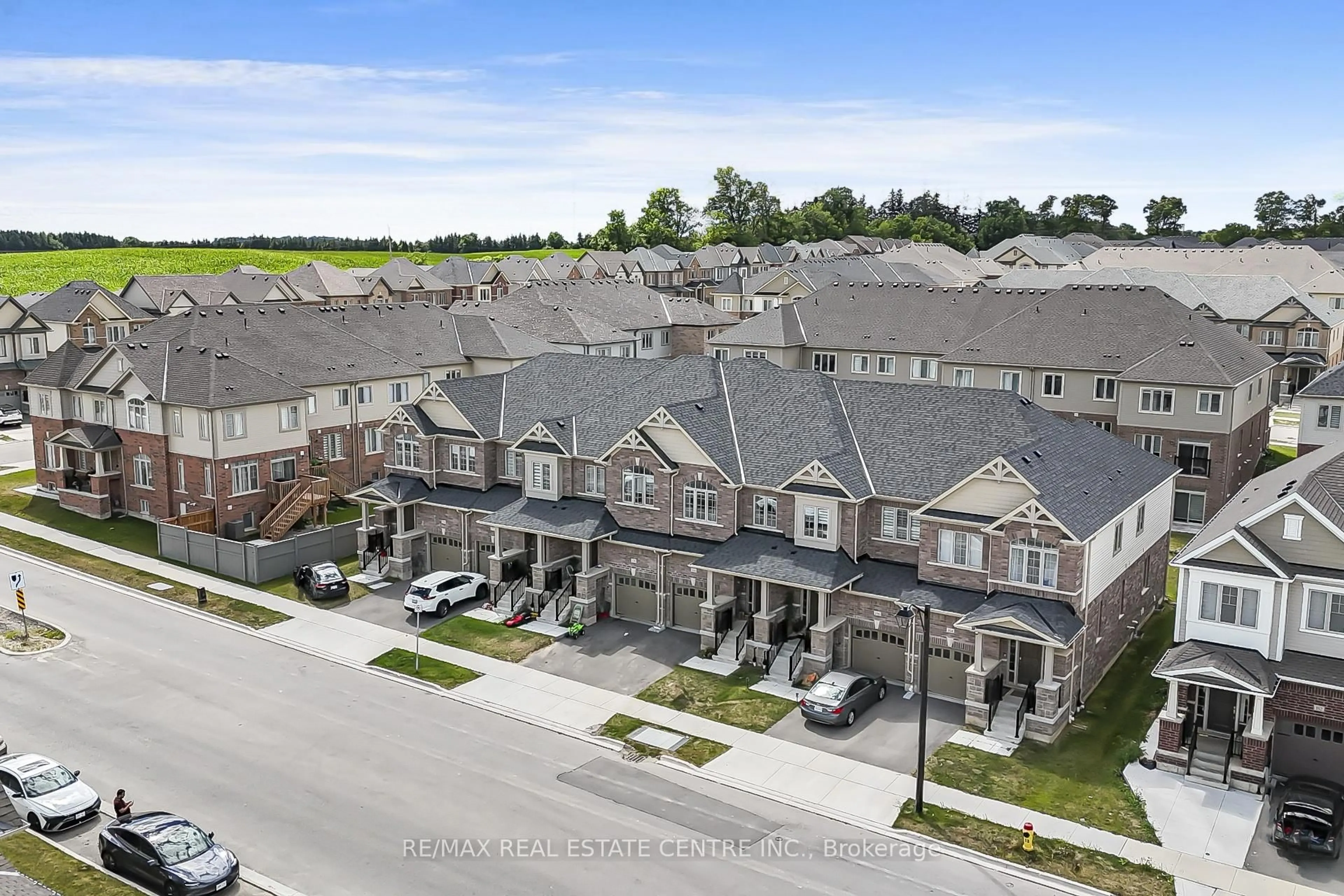 A pic from outside/outdoor area/front of a property/back of a property/a pic from drone, mountain view for 168 Beckview Dr, Kitchener Ontario N2R 0S6