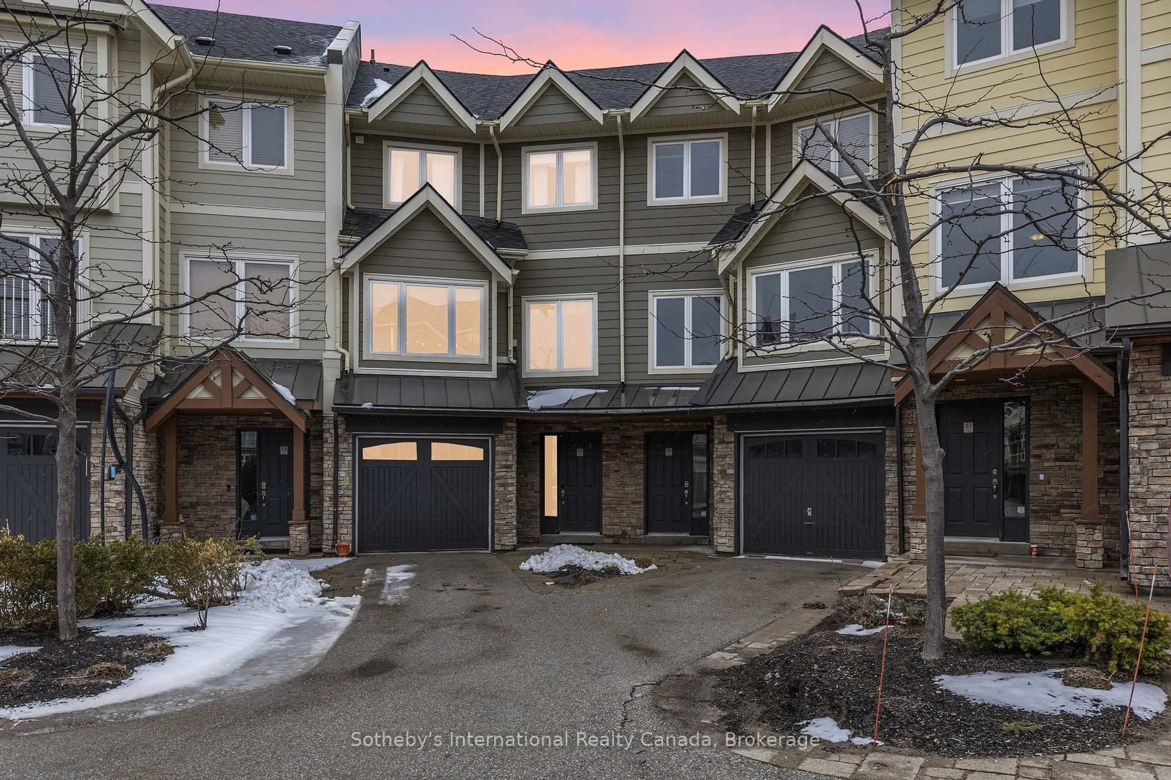 A pic from outside/outdoor area/front of a property/back of a property/a pic from drone, street for 104 Farm Gate Rd #25, Blue Mountains Ontario L9Y 0L7