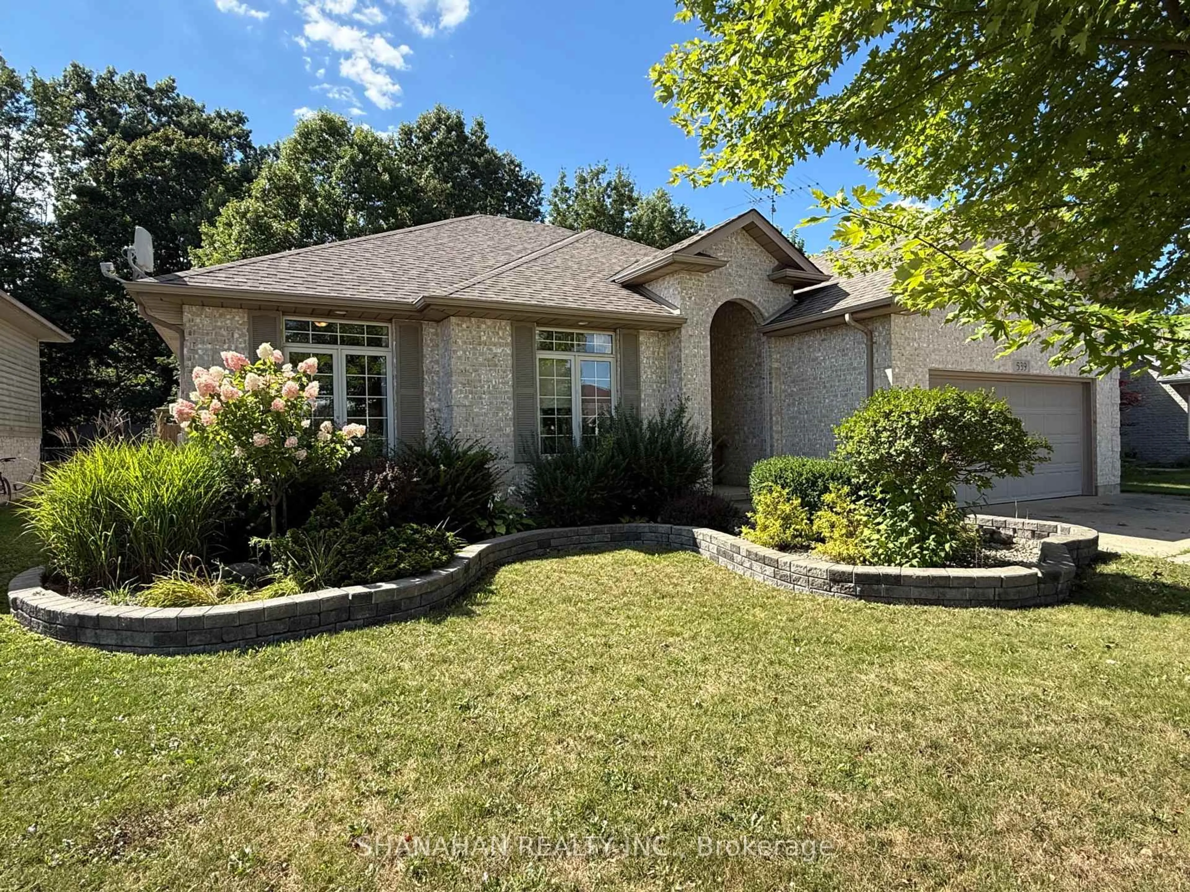 Home with brick exterior material, street for 539 Country View Dr, Petrolia Ontario N0N 1R0