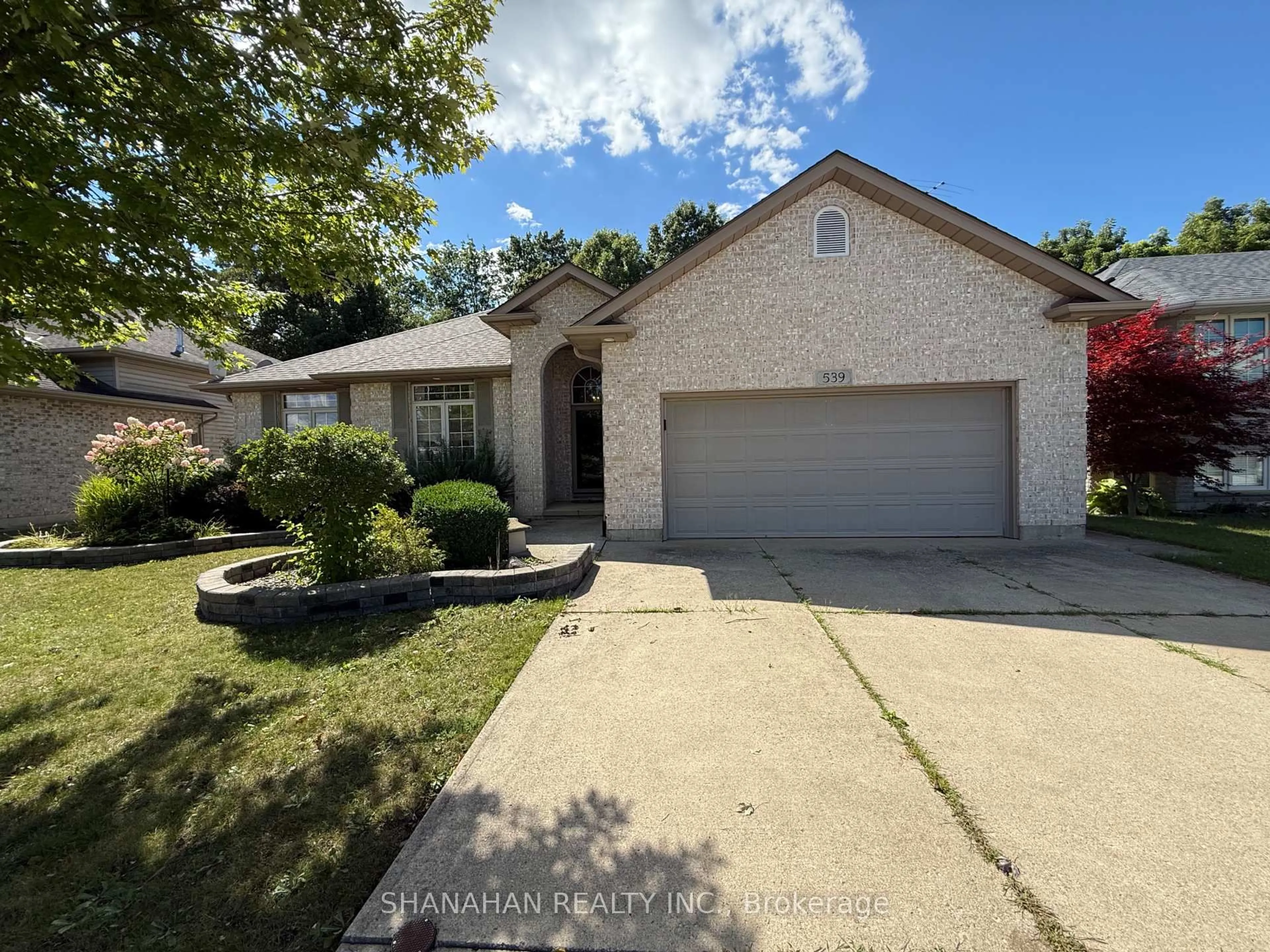 A pic from outside/outdoor area/front of a property/back of a property/a pic from drone, street for 539 Country View Dr, Petrolia Ontario N0N 1R0