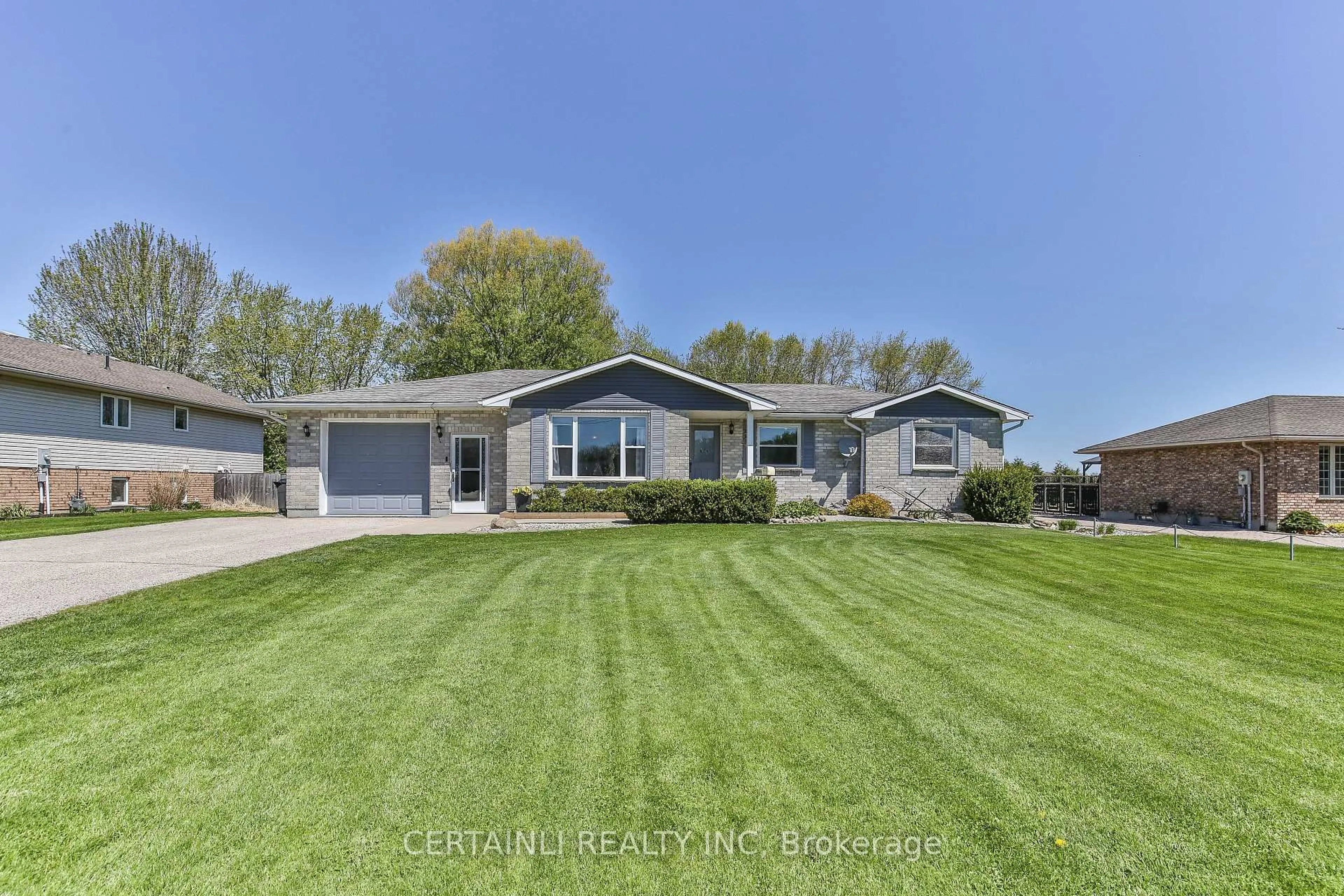 Home with vinyl exterior material, street for 50000 Dingle St, Malahide Ontario N5H 2R1