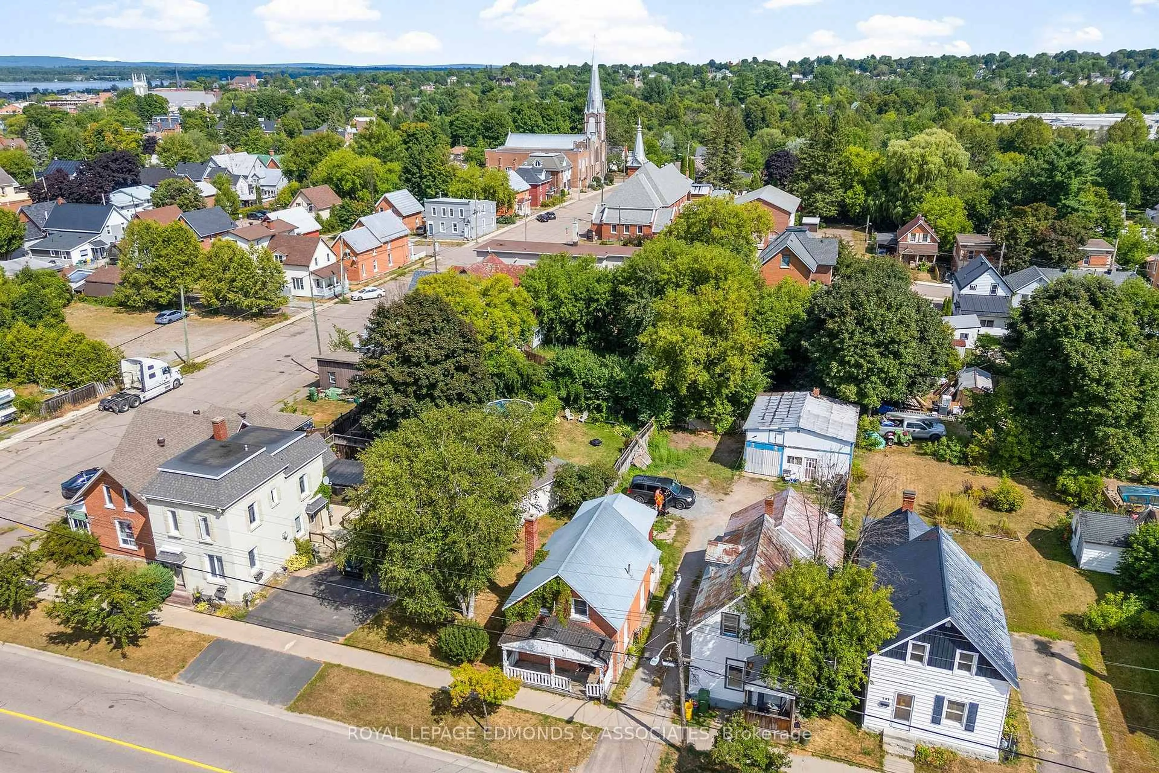 A pic from outside/outdoor area/front of a property/back of a property/a pic from drone, street for 375 CHRISTIE St, Pembroke Ontario K8A 4R8