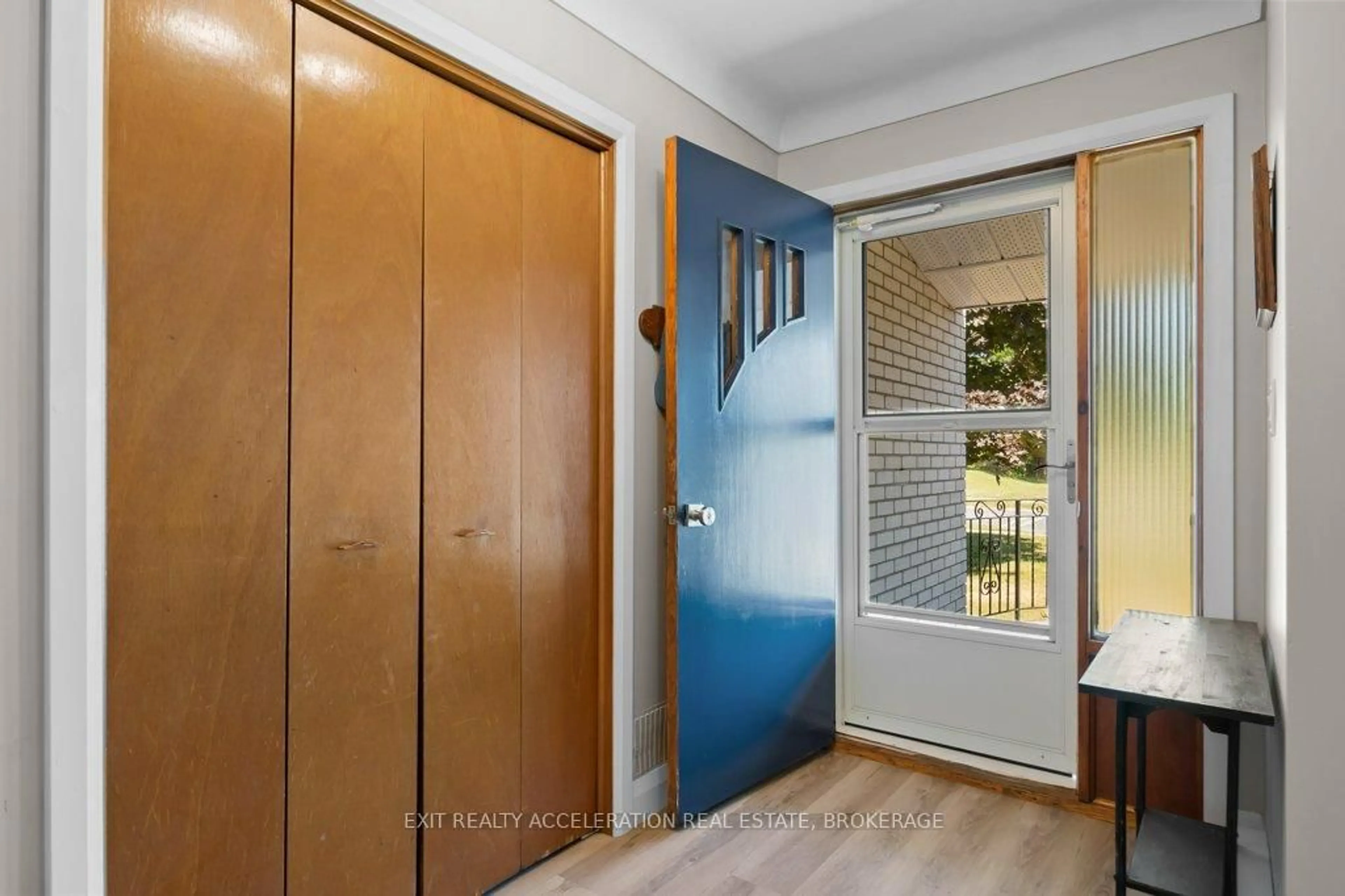 Indoor entryway for 187 Welbourne Ave, Kingston Ontario K7M 4G4