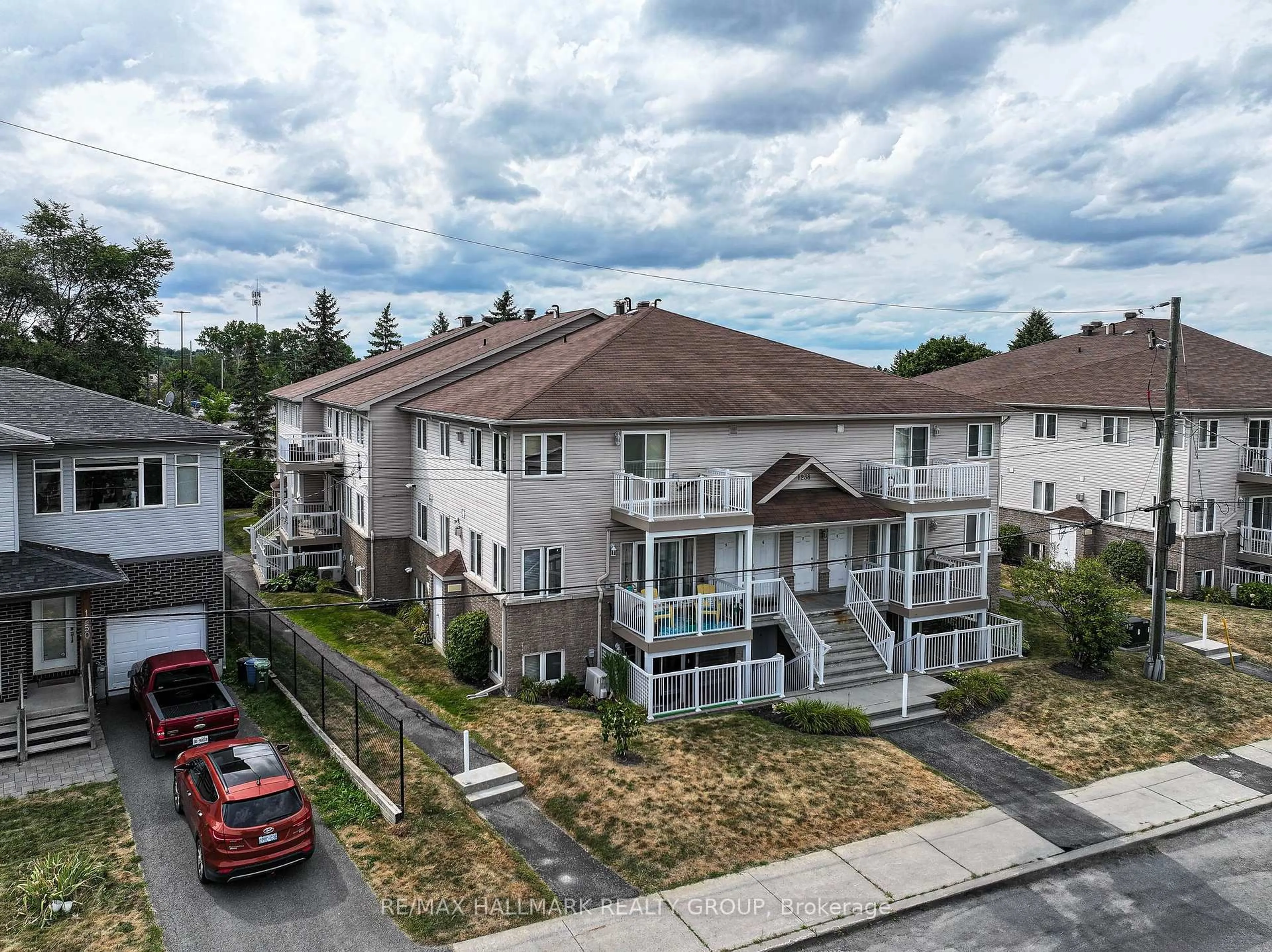 A pic from outside/outdoor area/front of a property/back of a property/a pic from drone, unknown for 1238 Marenger St #14, Ottawa Ontario K1C 1S2