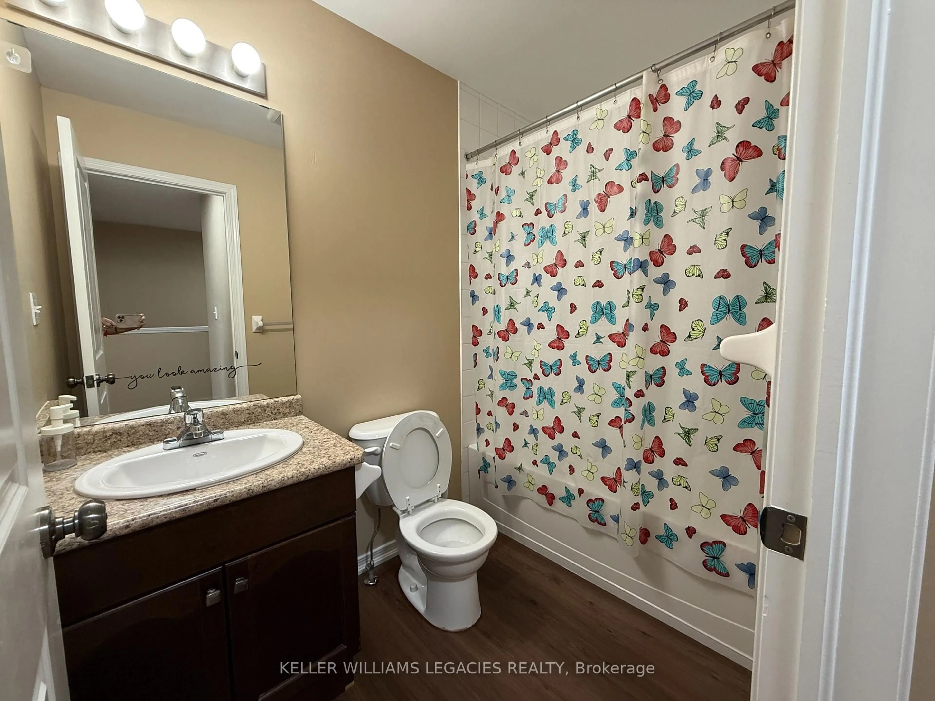 Standard bathroom, unknown for 933 Zeller Cres, Kitchener Ontario N2A 0C7