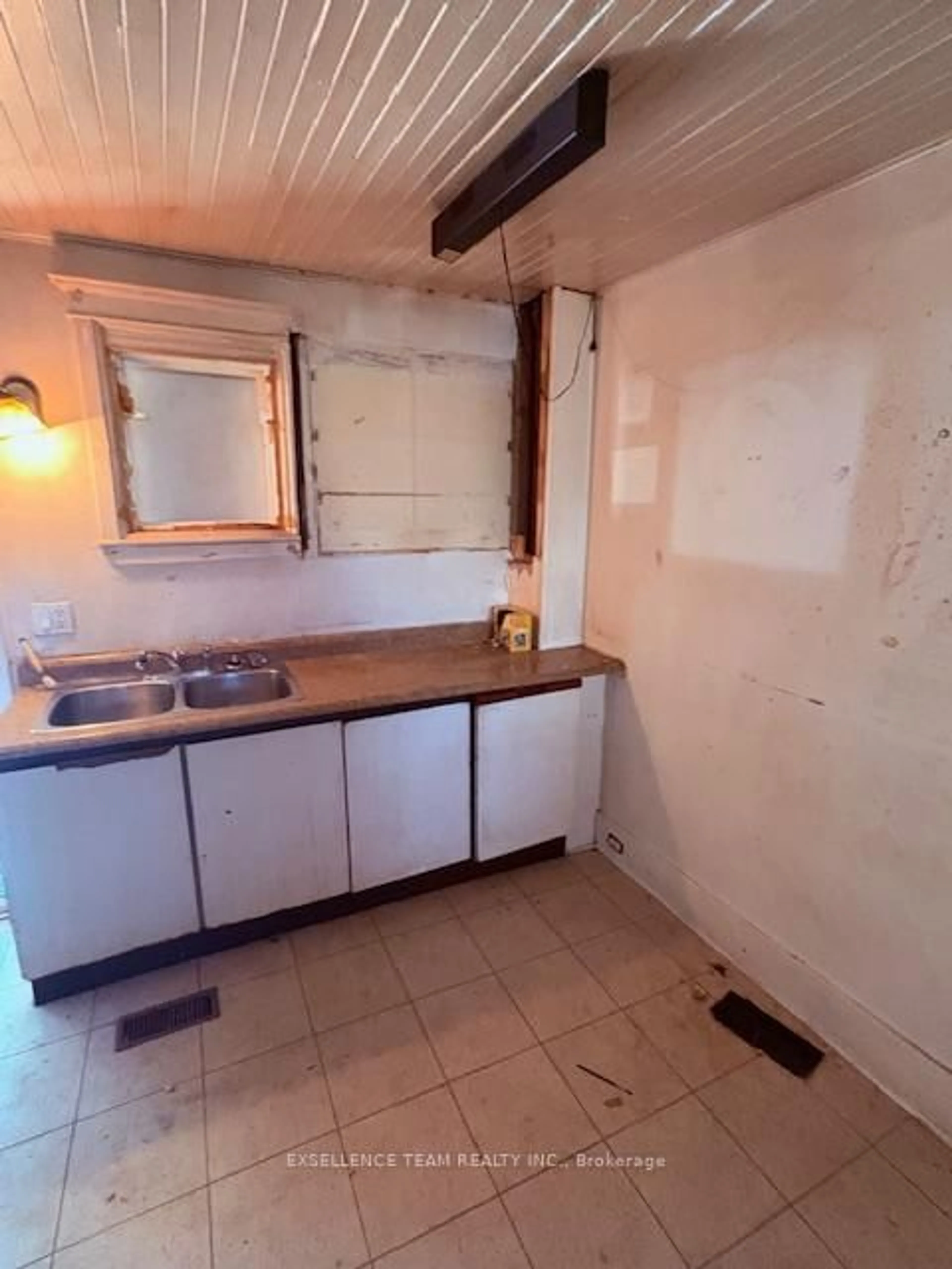 A pic of a room for 1 Menard Ave, Cornwall Ontario K6H 4K2