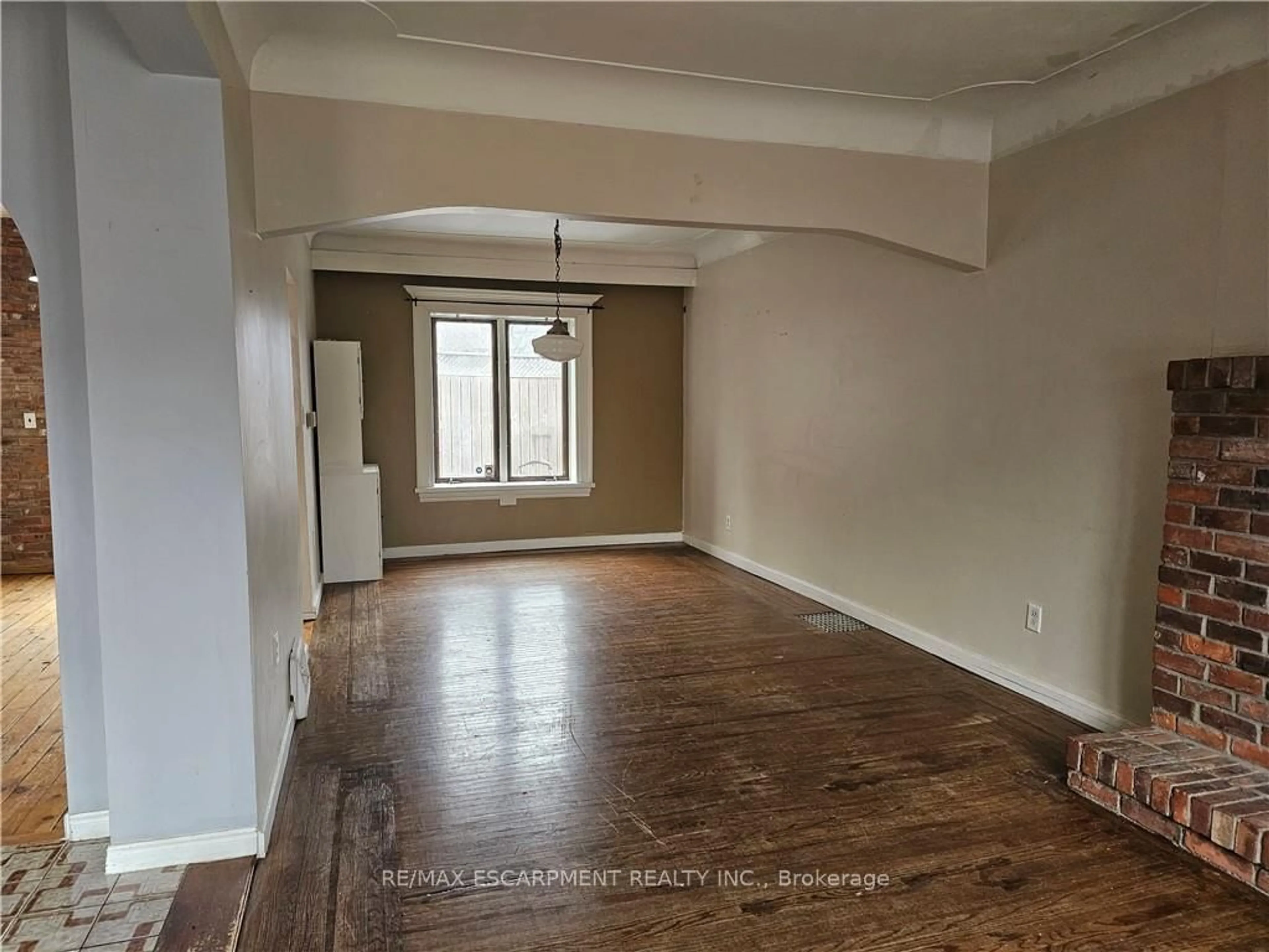 A pic of a room for 63 New St, Hamilton Ontario L8P 4J7