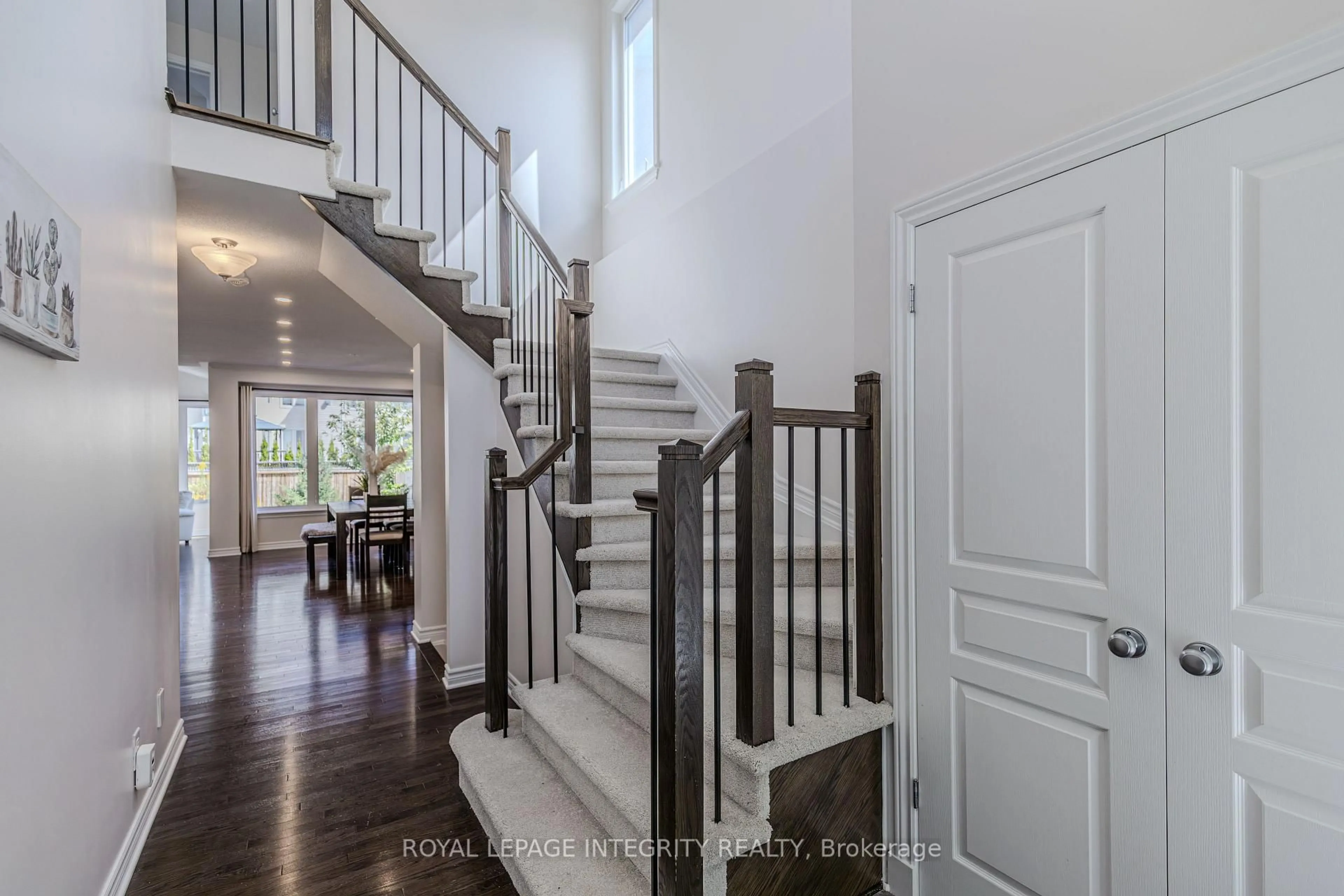 Indoor entryway for 218 Keyrock Dr, Kanata Ontario K2T 0B4