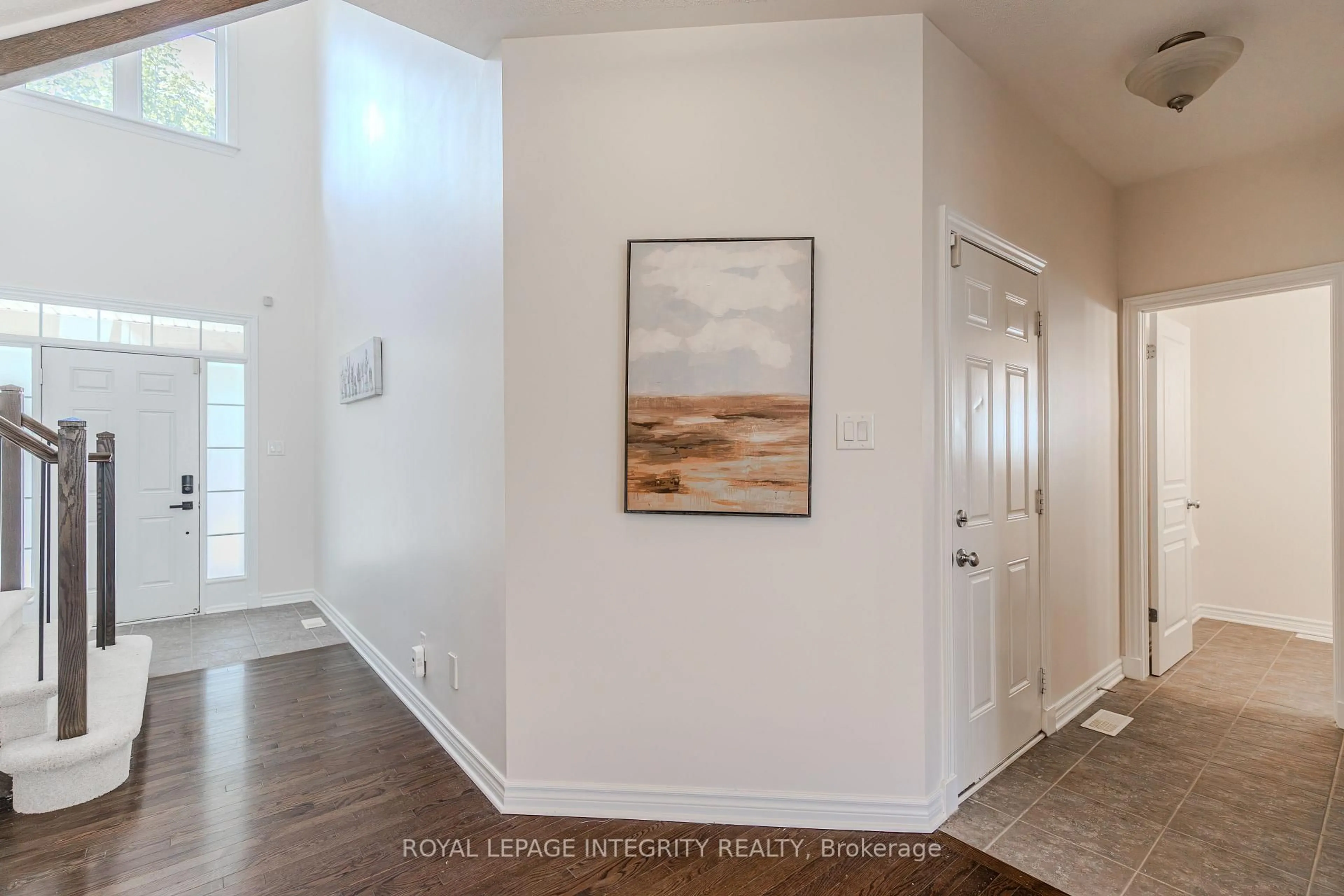 Indoor entryway for 218 Keyrock Dr, Kanata Ontario K2T 0B4