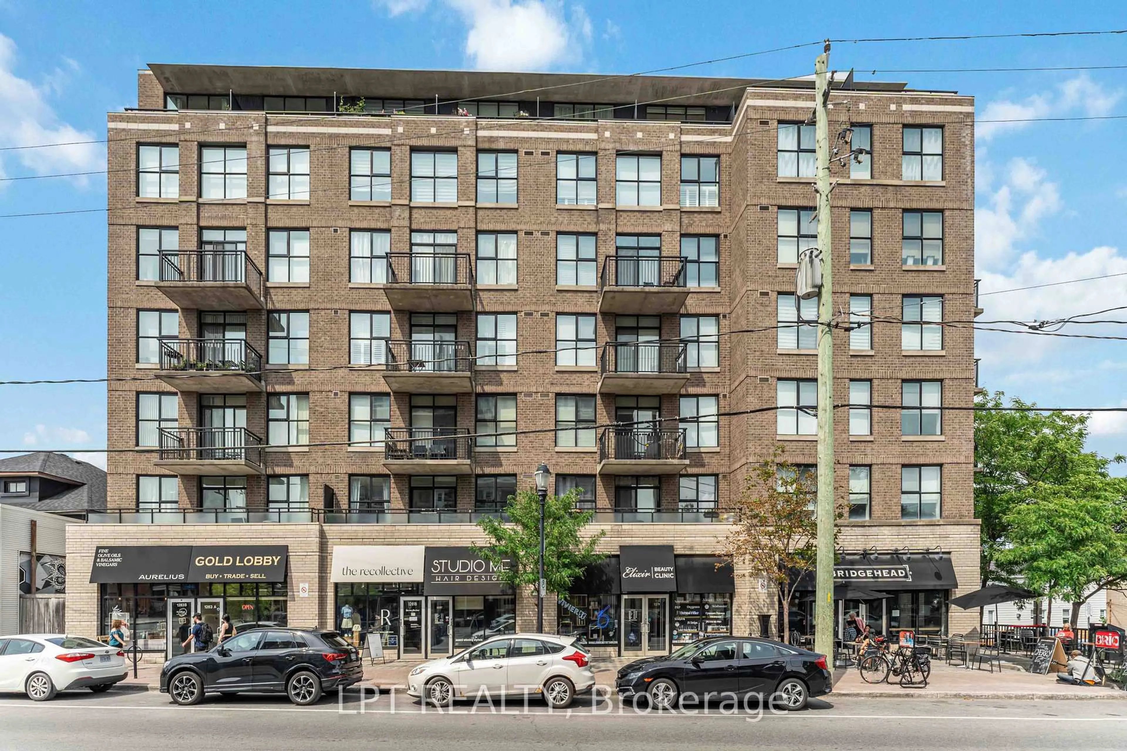 Patio, building for 150 Caroline Ave #206, Ottawa Ontario K1Y 4X8