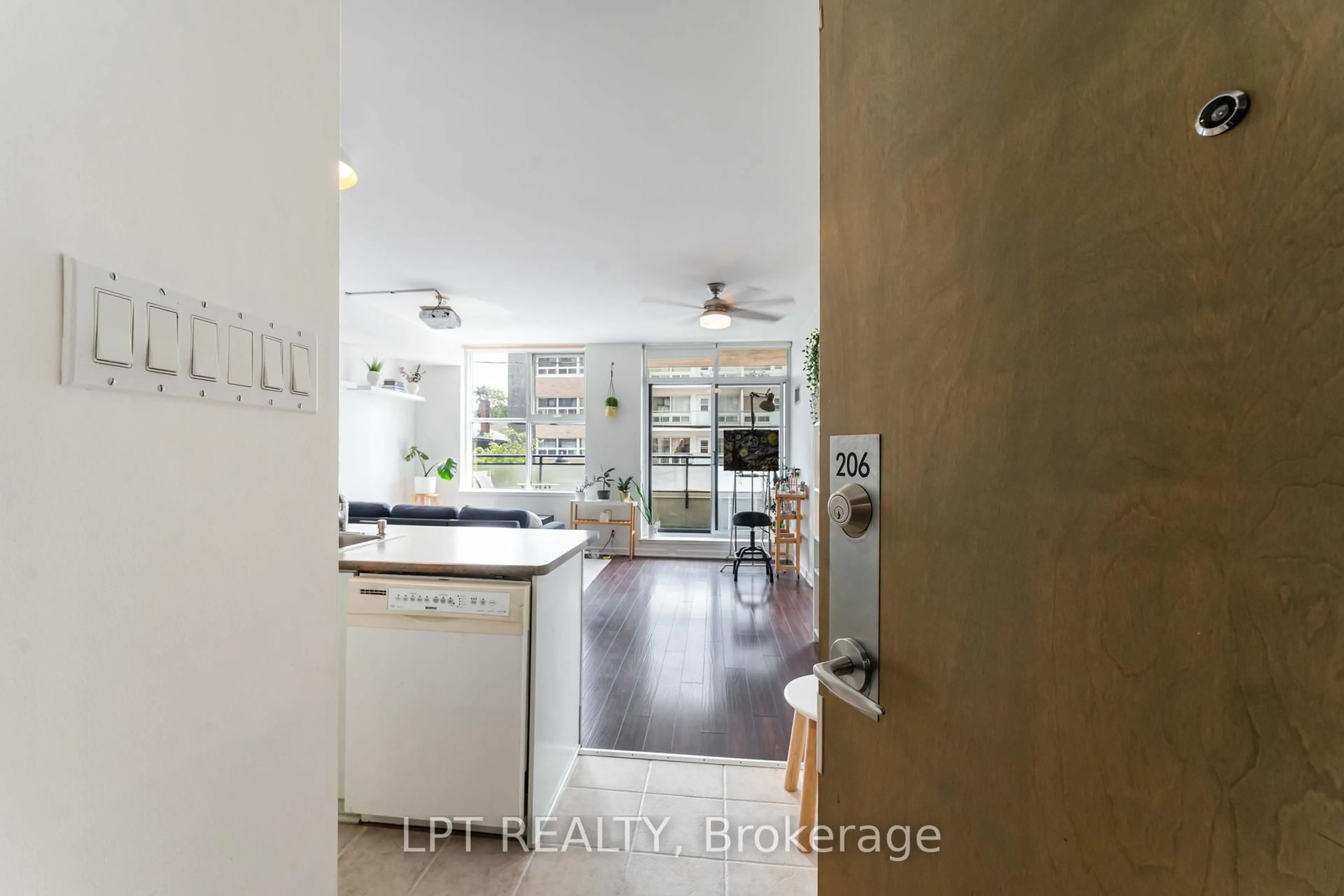 Unknown for 150 Caroline Ave #206, Ottawa Ontario K1Y 4X8