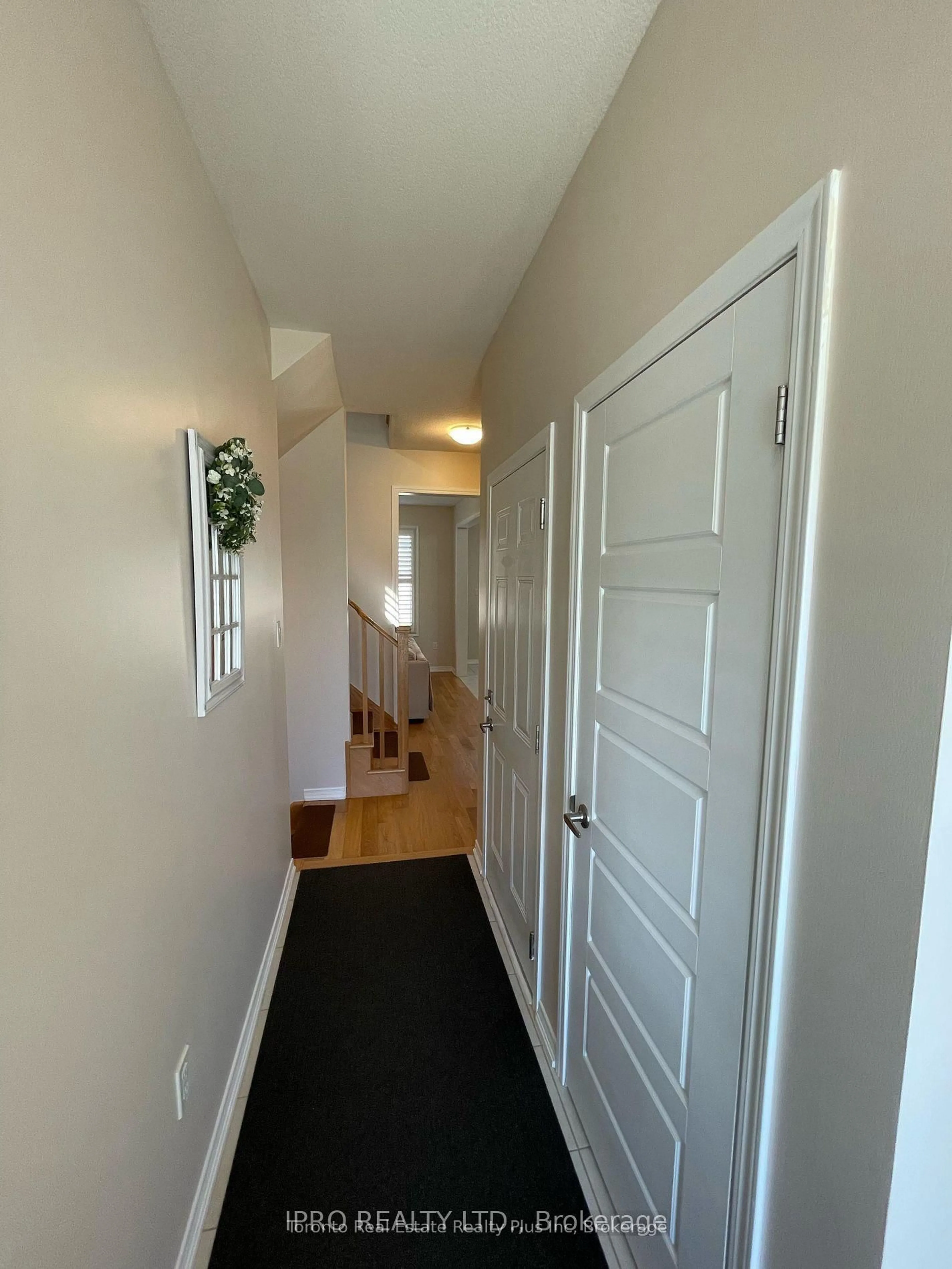 Indoor entryway for 48 Witteveen Dr, Brant Ontario N3T 0S3