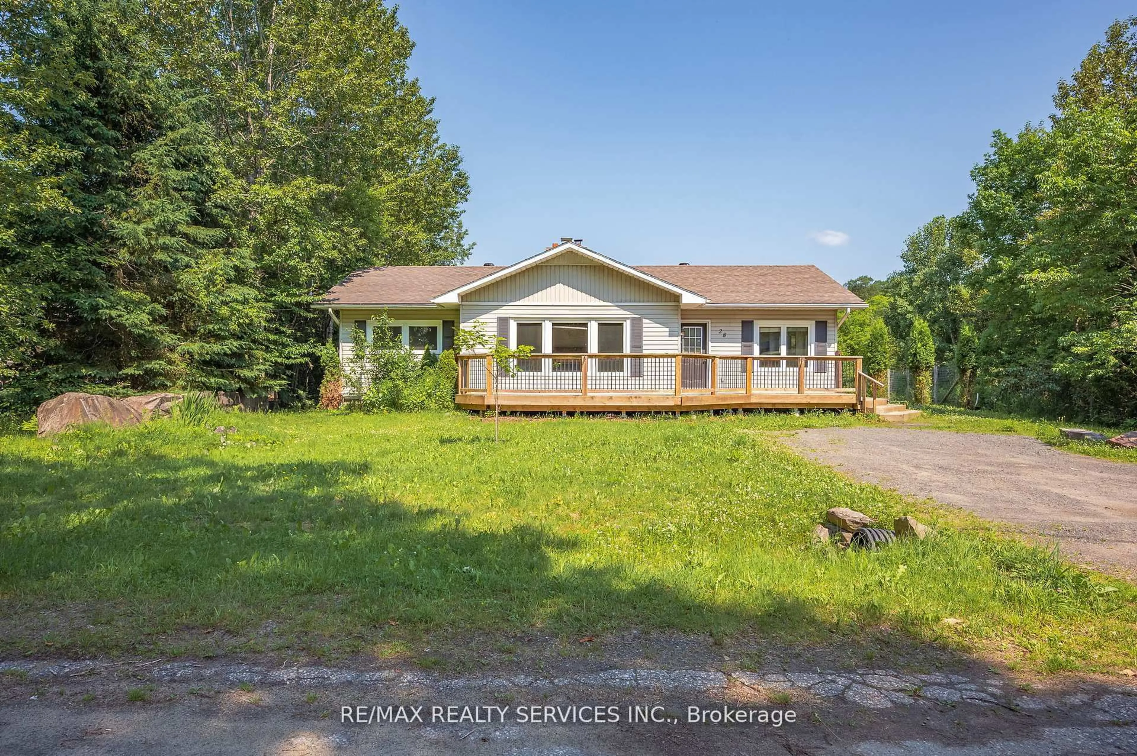 A pic from outside/outdoor area/front of a property/back of a property/a pic from drone, unknown for 28 Shay Rd, Huntsville Ontario P1H 1L2