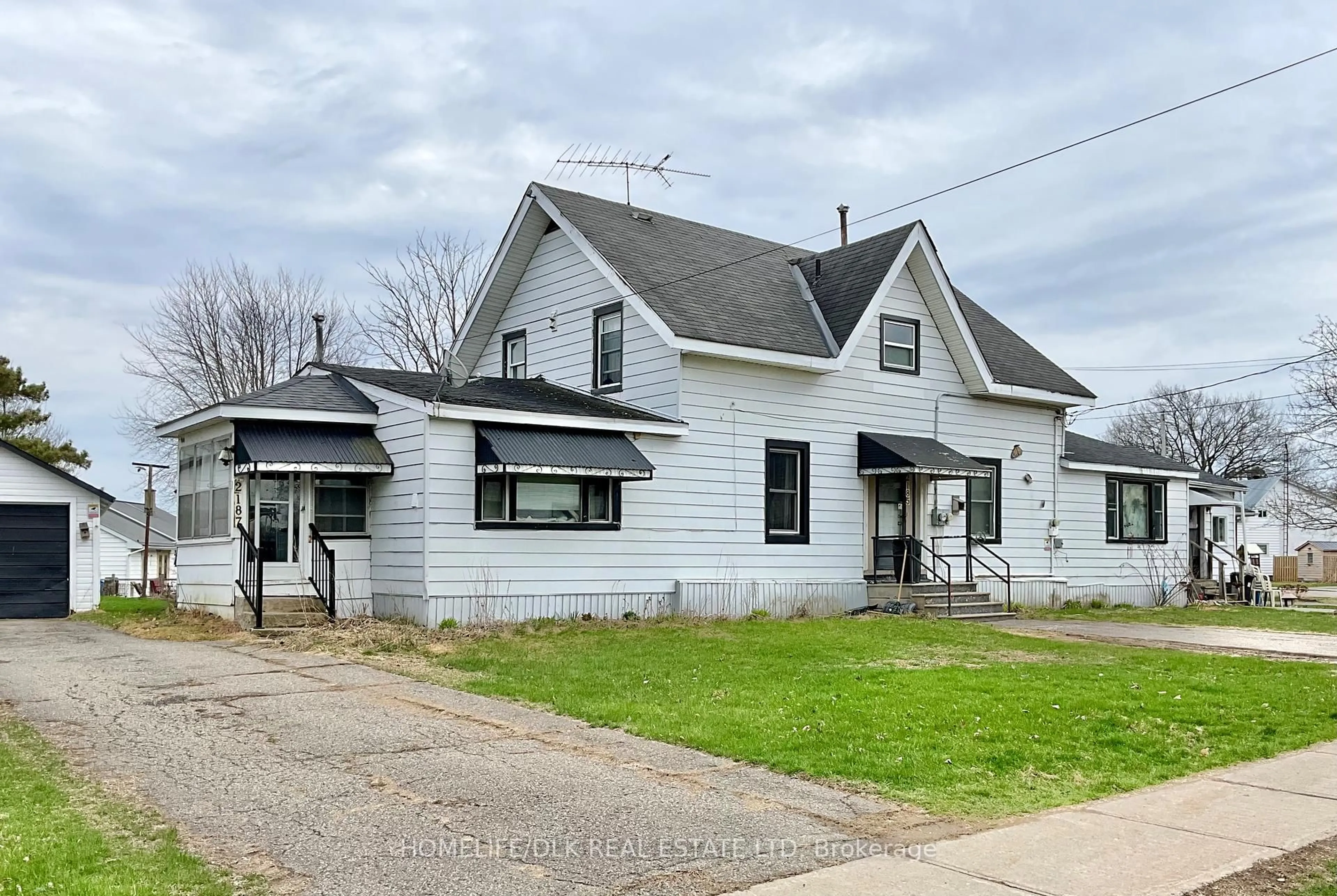 A pic from outside/outdoor area/front of a property/back of a property/a pic from drone, building for 706 Benson St, Edwardsburgh/Cardinal Ontario K0E 1E0