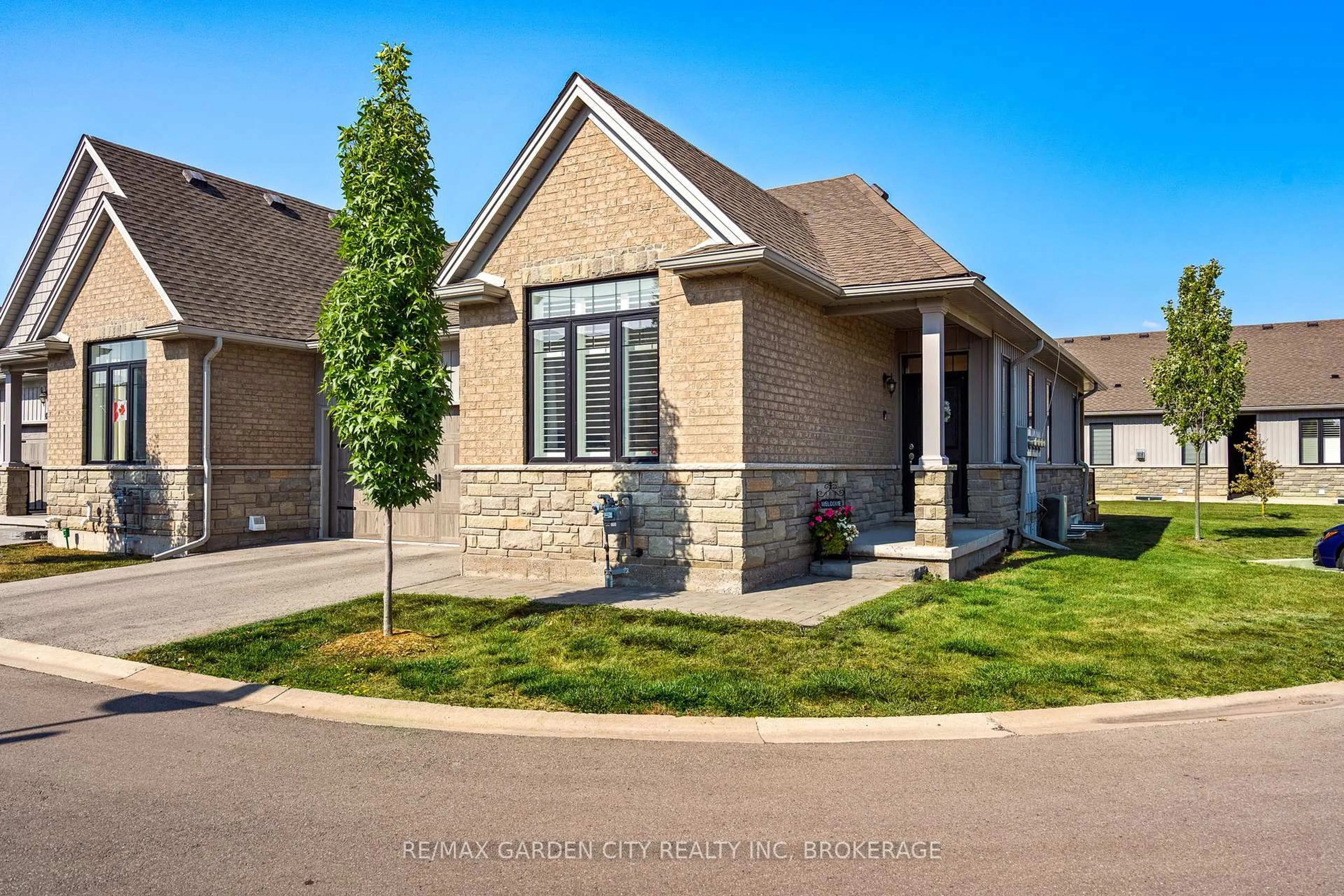Home with brick exterior material, unknown for 54 BORDEN Tr, Welland Ontario L3C 0H1