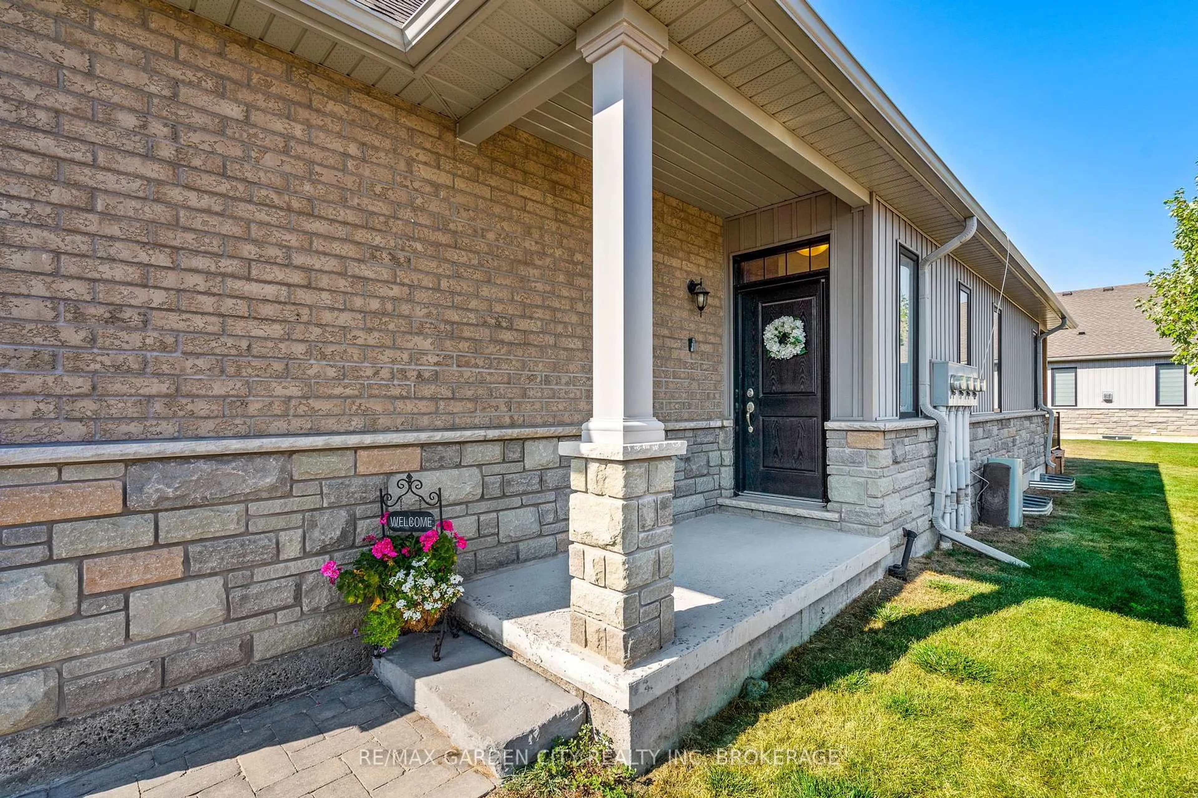 Home with brick exterior material, street for 54 BORDEN Tr, Welland Ontario L3C 0H1